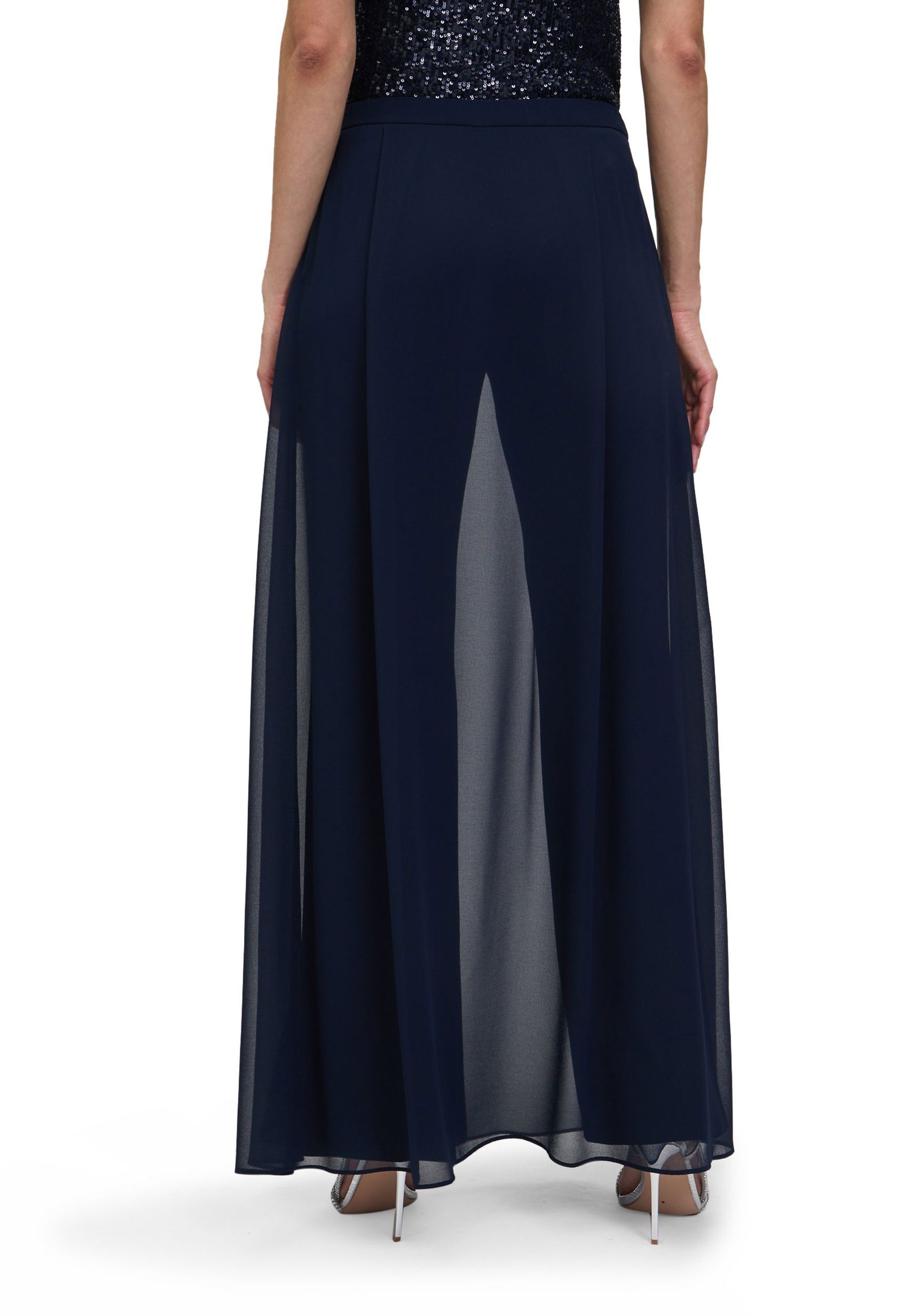Vera Mont |  Hosenrock | 48 | night sky