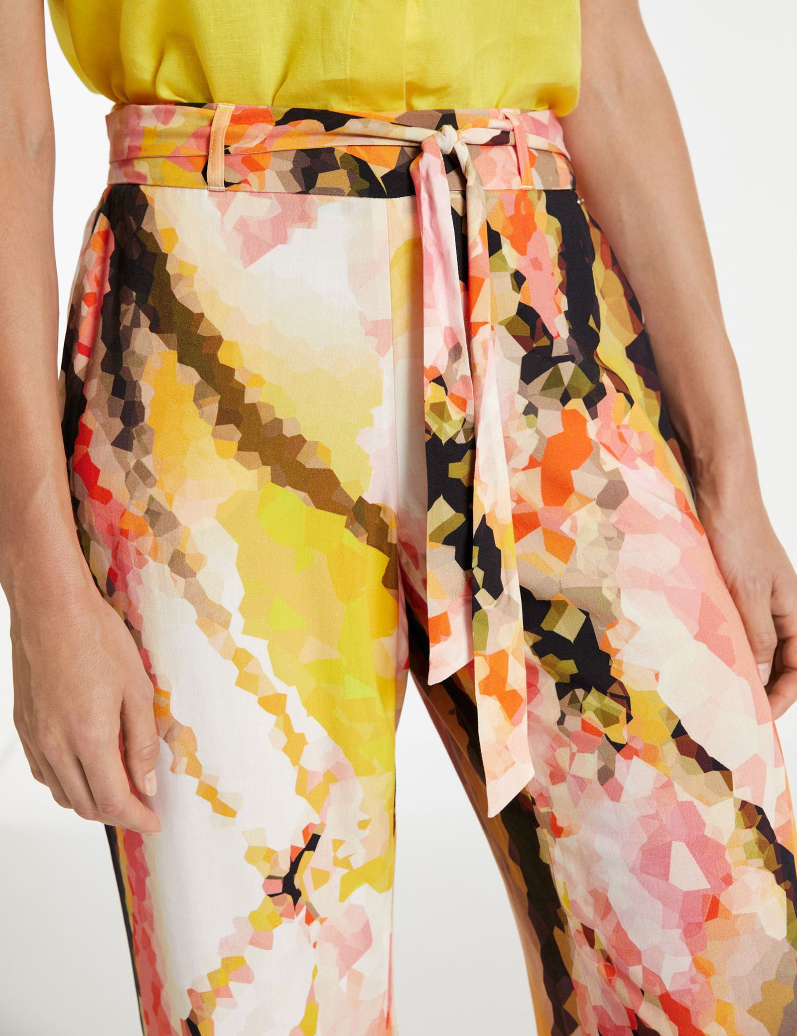 Palazzohose mit Bindegürtel aus EcoVero Viskose