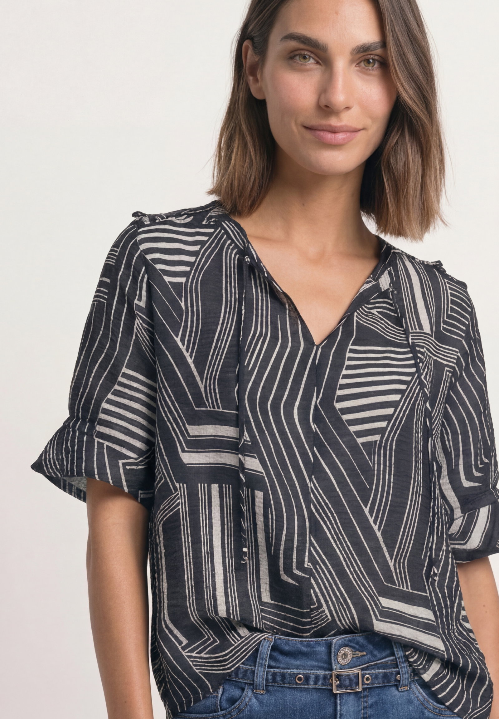 Tunic blouse w ruffle details, darkest blue #3