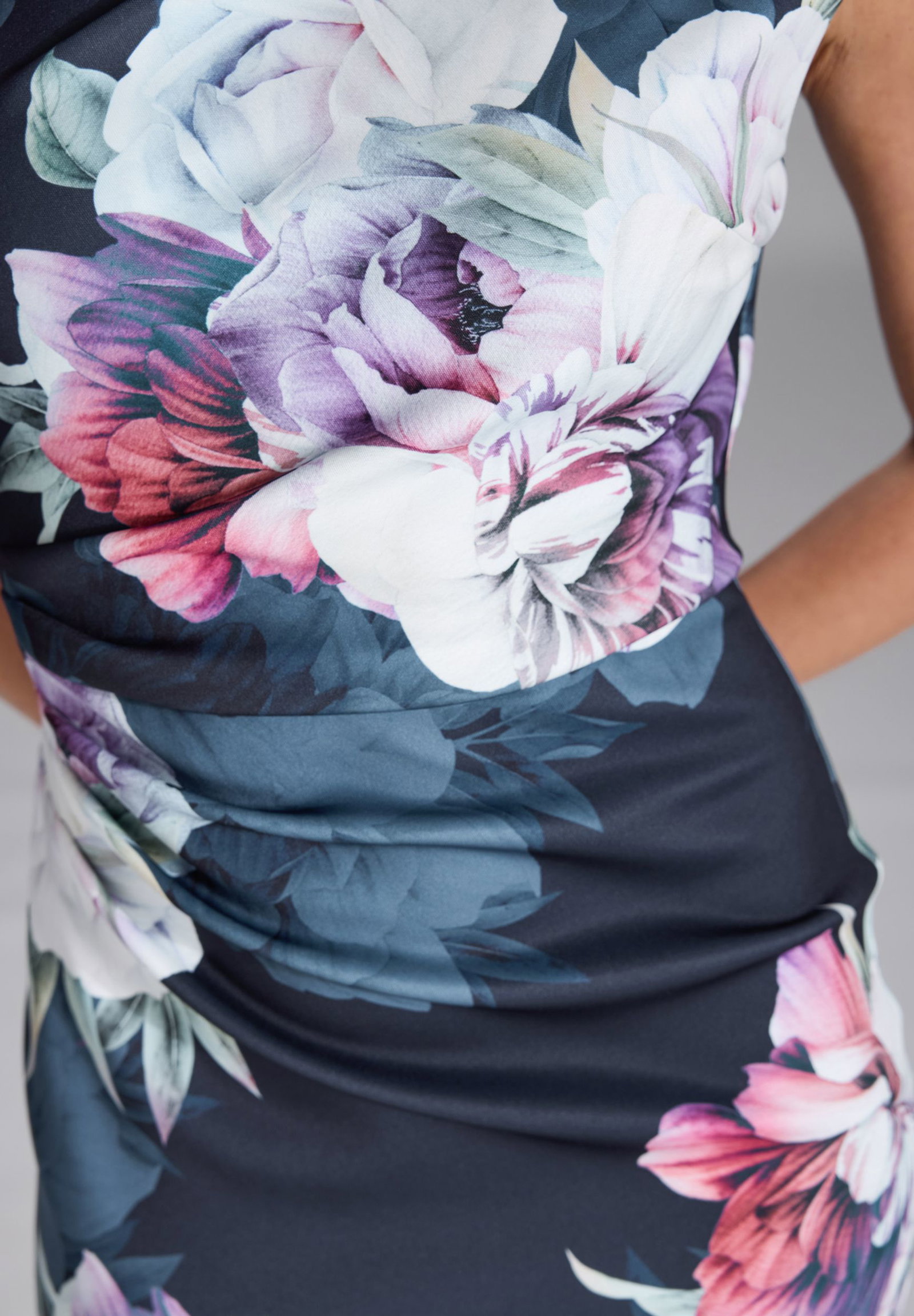 79d8ca702c69c3b95619b06962e487dd SWING | SWING Kurzes Kleid | 40 | navy / multi