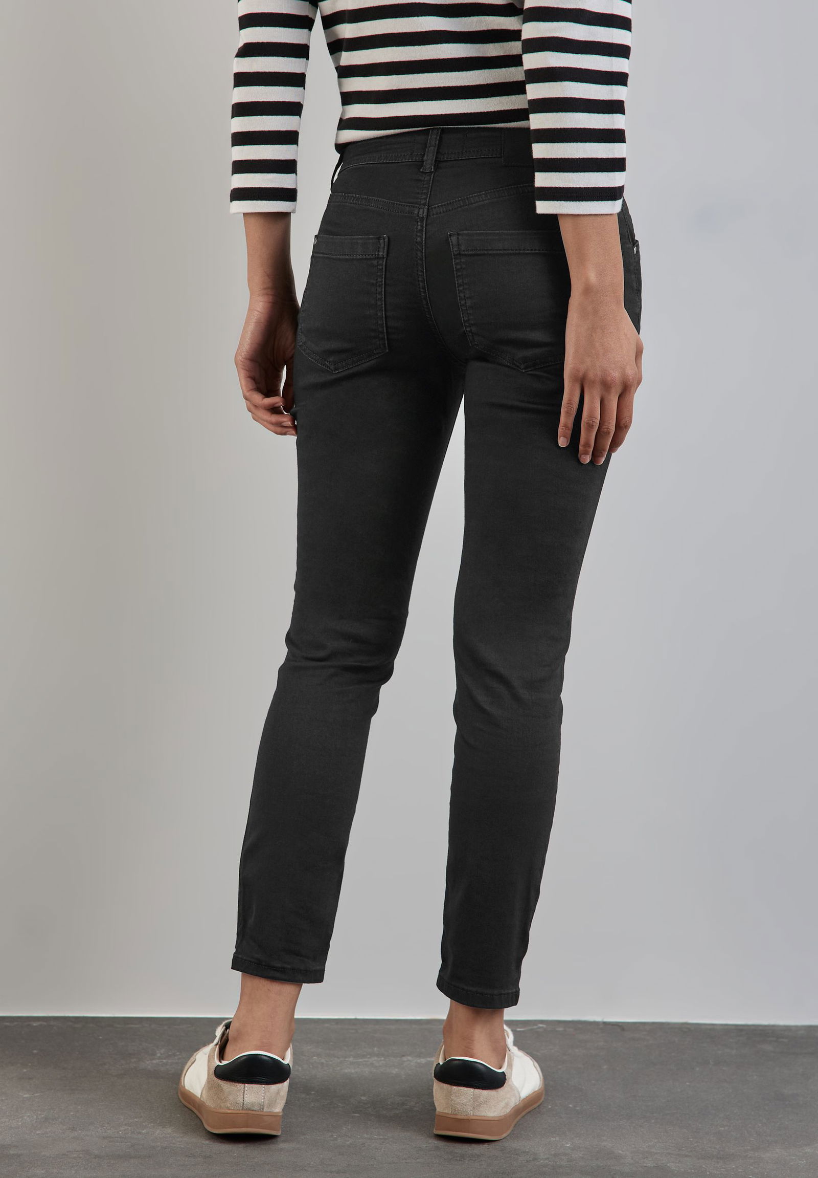  |  Jeans im Casual Fit | 27/28