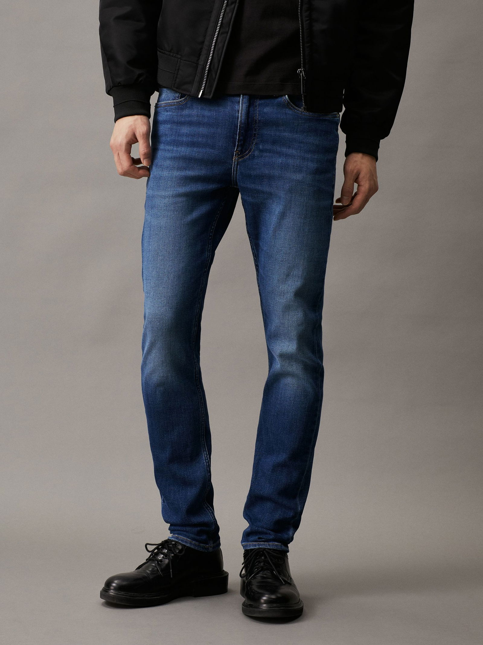 Calvin Klein Jeans |  Calvin Klein Jeans Straight Leg Jeans  | 33/34 | denim dark