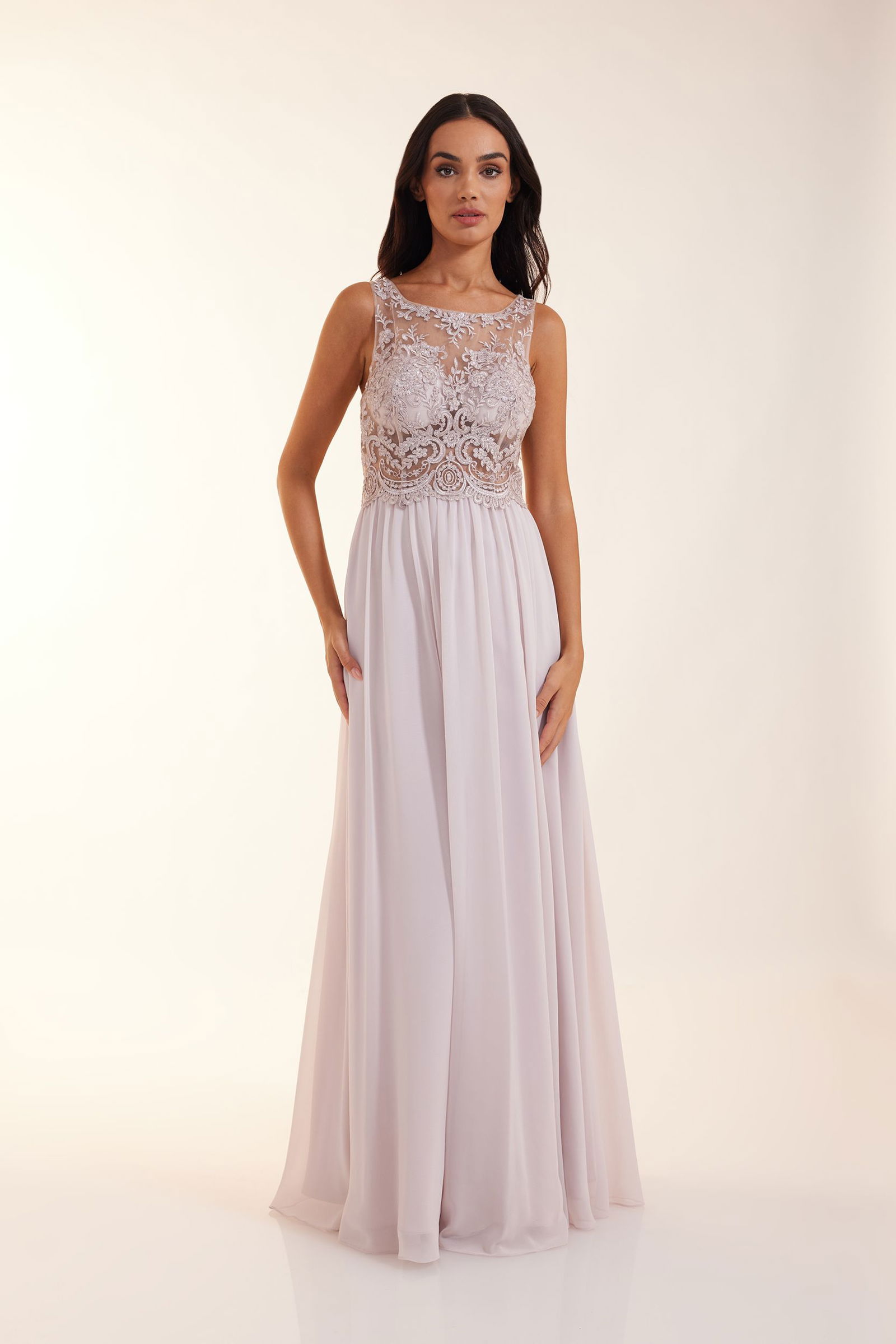 a514dd13b0c4dd7afef9c50780e1133e Laona Langes Kleid