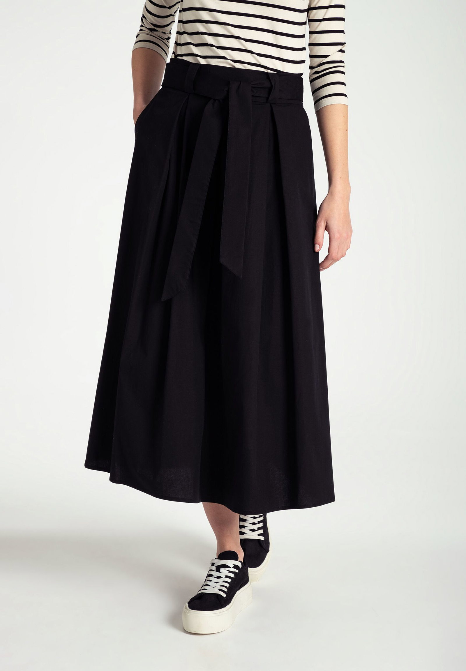 More & More |  More & More Rock  | 42 | schwarz