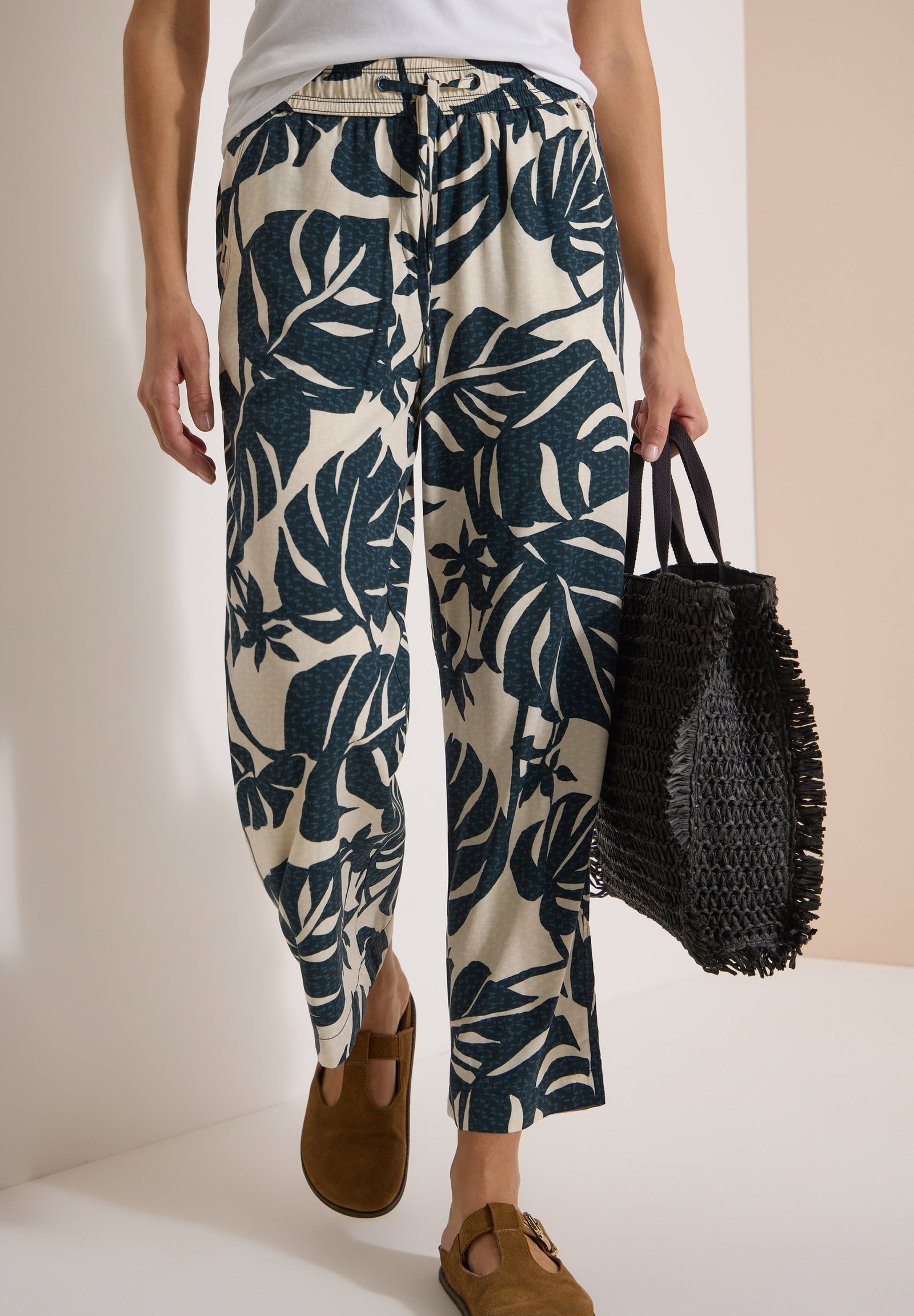 TOS Style Neele AOP leaves big, palm breeze green #3