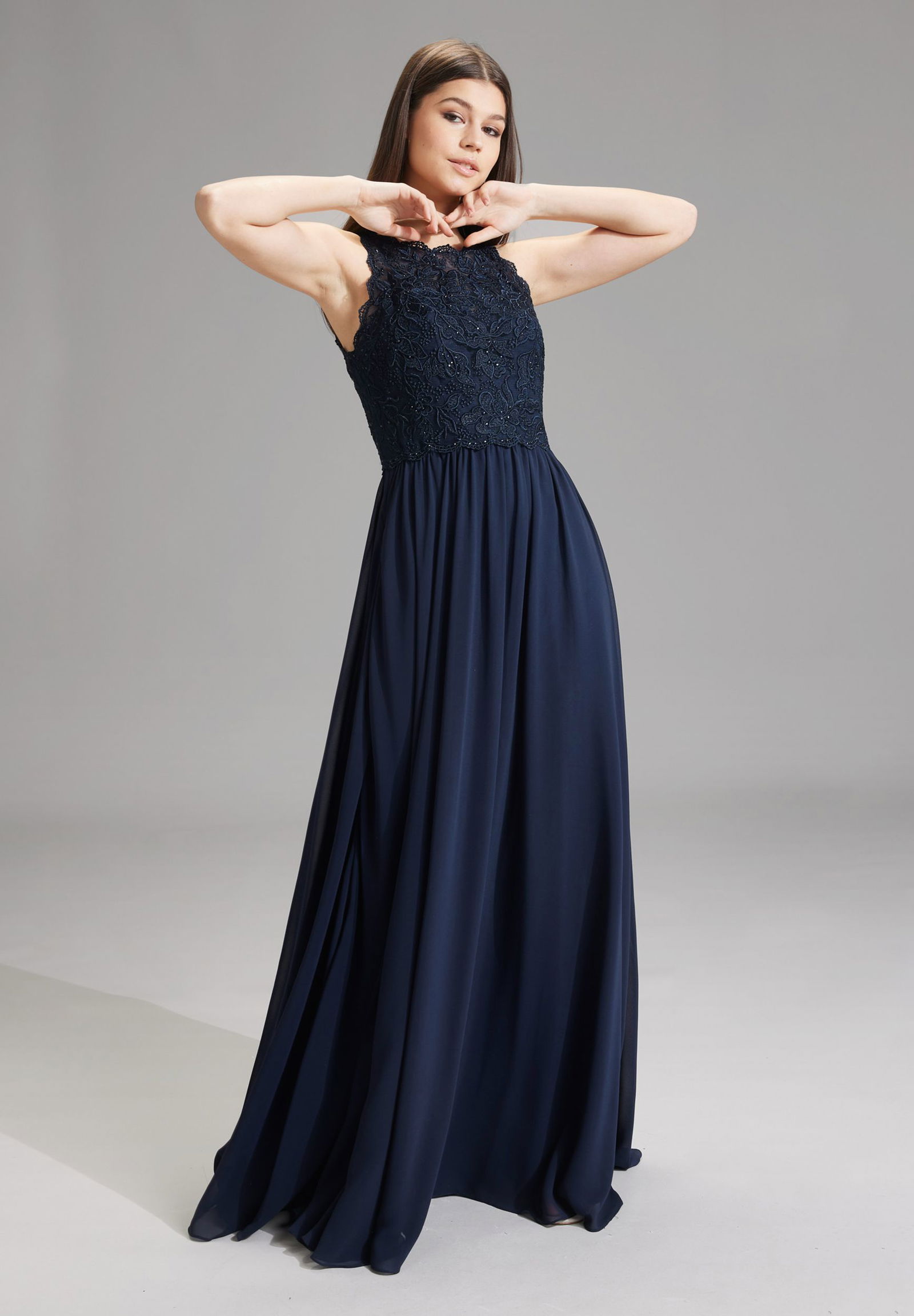 e447465555a5ff37ac60167d077ad39e Hey Kyla High-closed-Abendkleid mit floraler Spitze