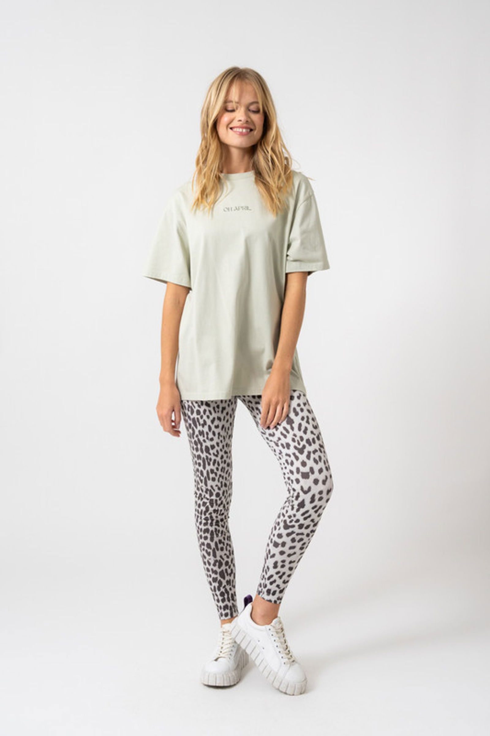 8a06f87f6d996eb0f3a31696a321acb9 Oh April | T Shirt | L