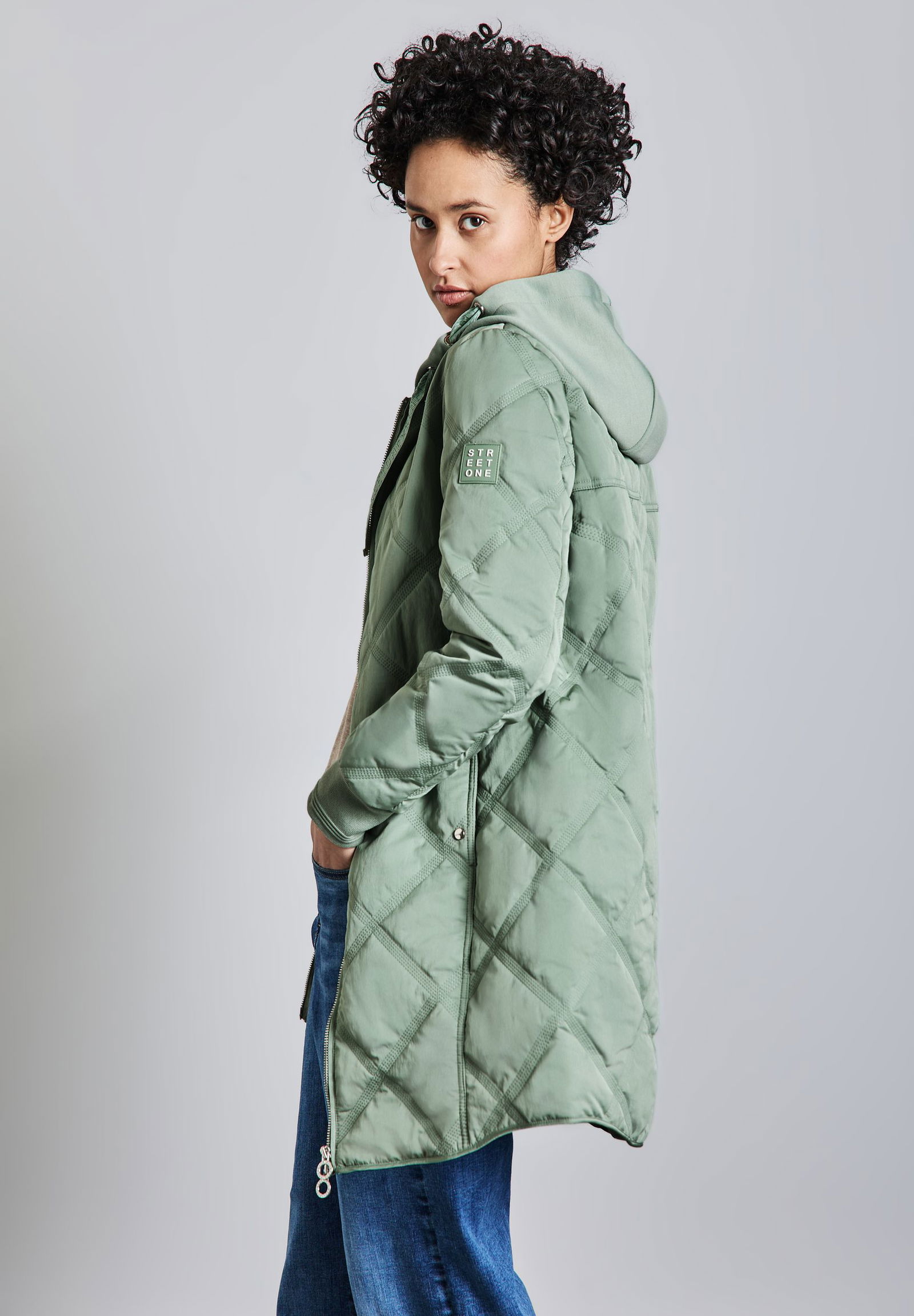  | Jacke mit abnehmbarer Kapuze | 40 | 4565_16022