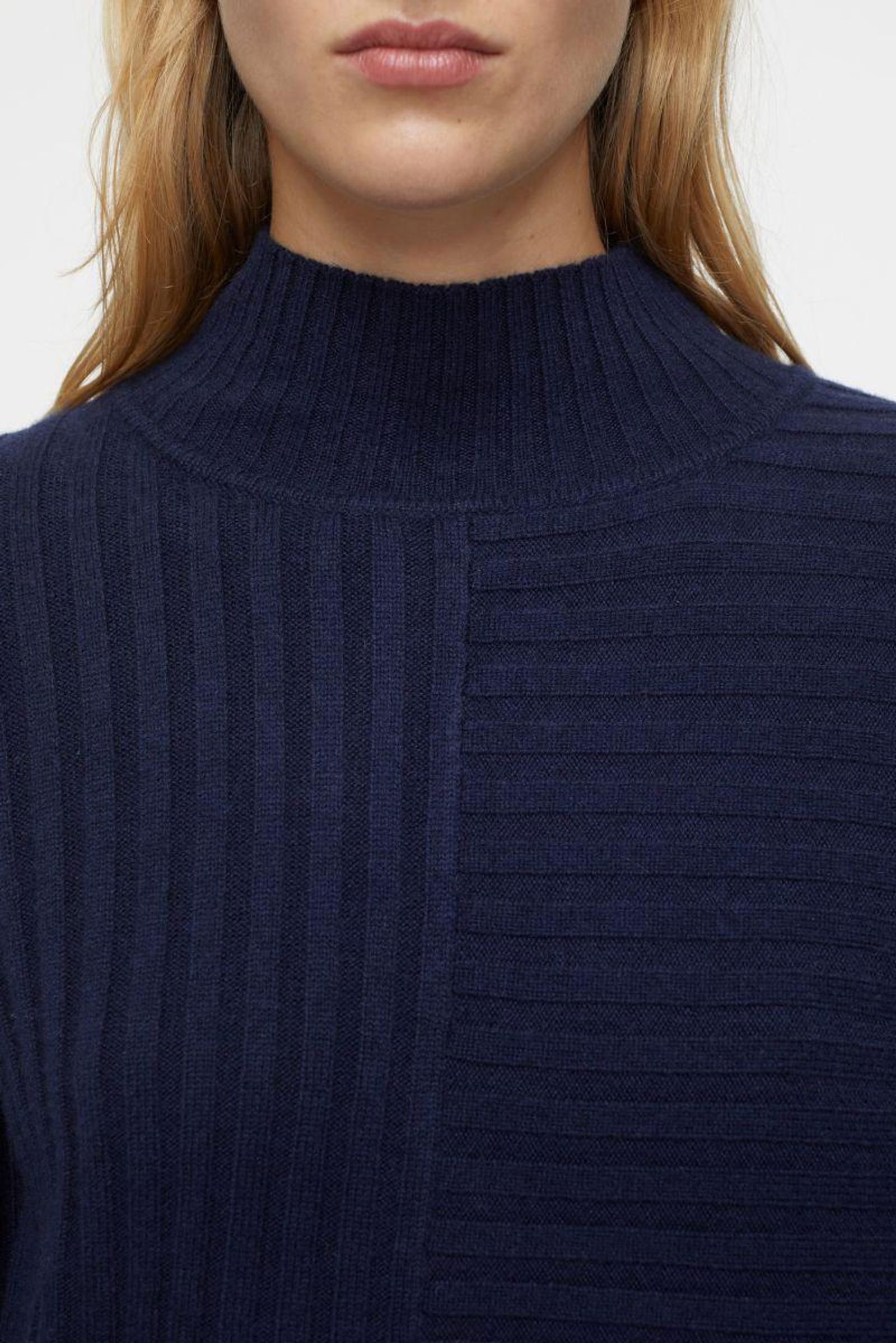 Closed Pullover 