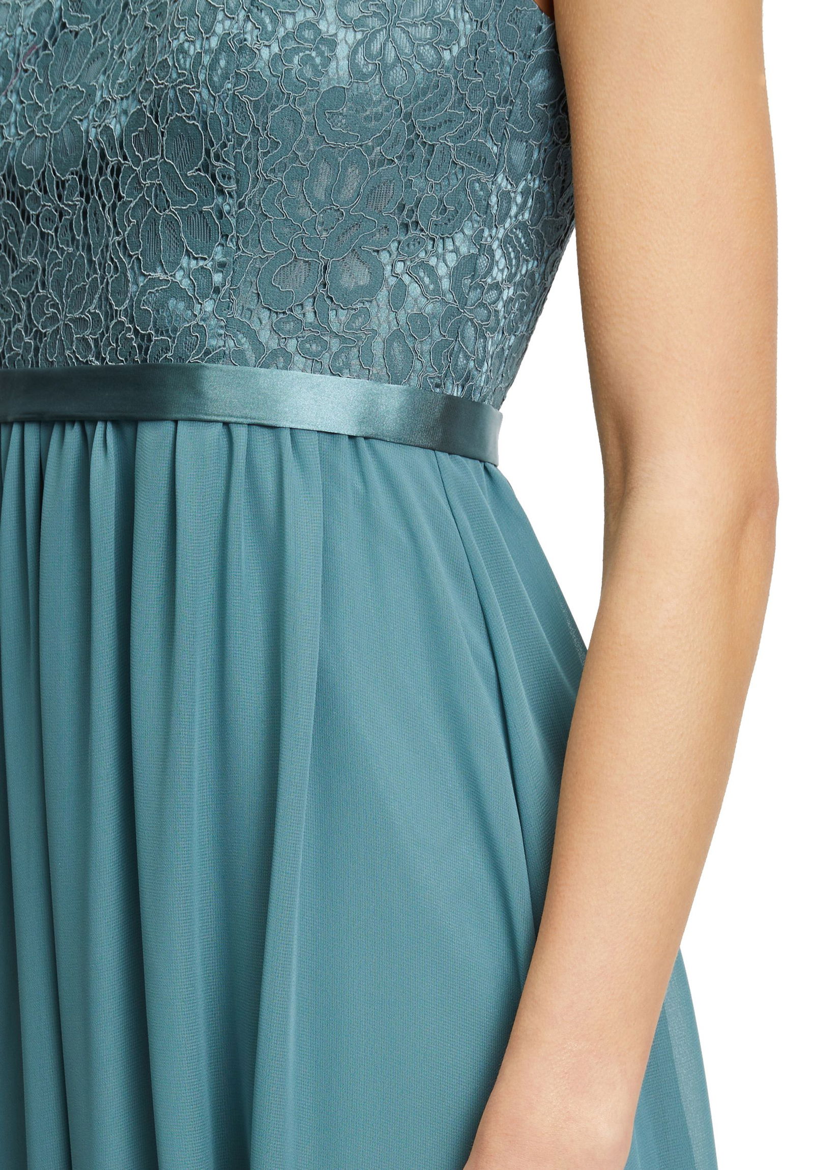 20fb0561864f91028b4f01ab89c5b13c Suddenly Princess Langes Kleid