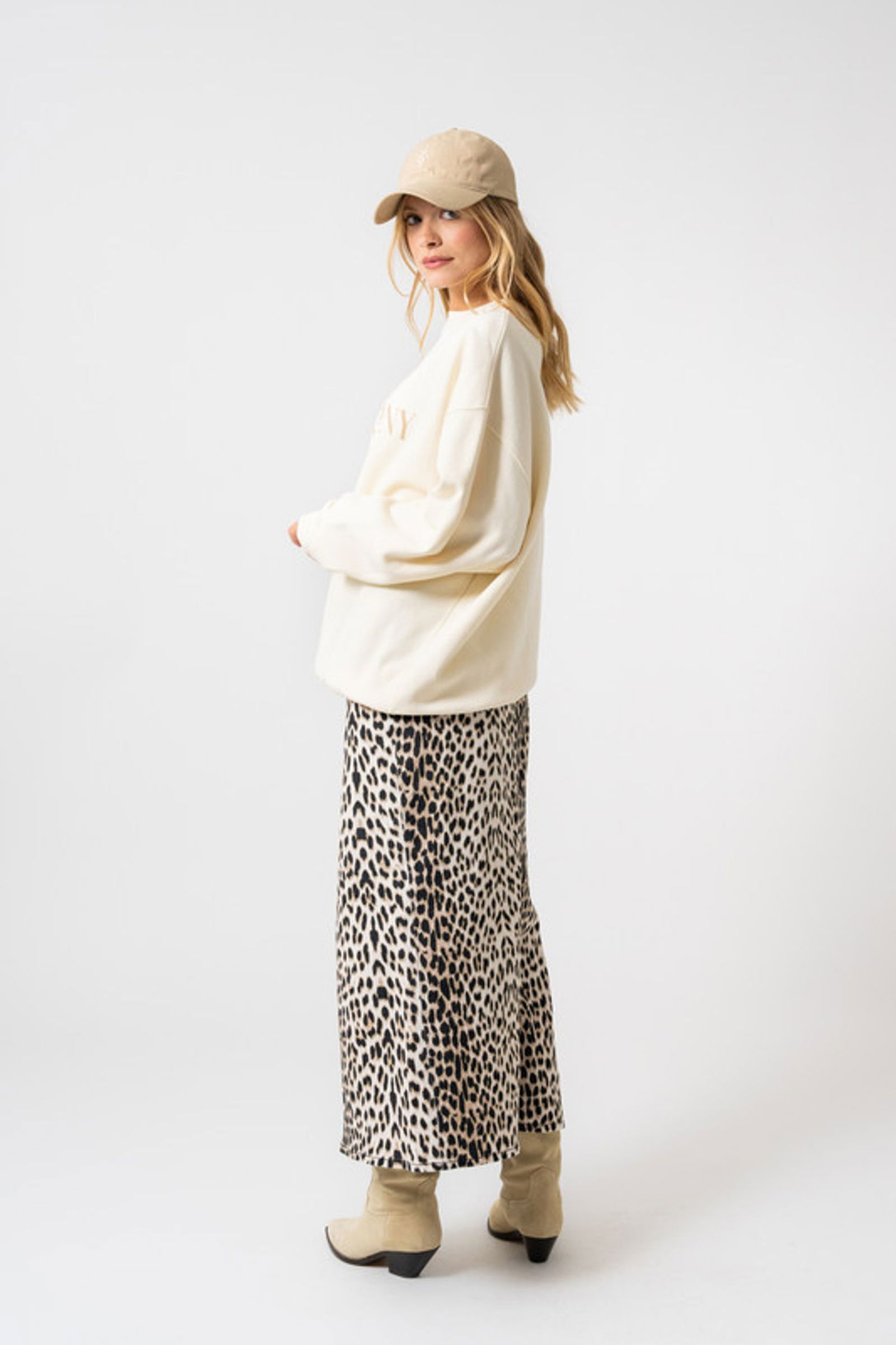 efccdb40a7ac2f602a21e890b9194681 Oh April |  Oh April Sommerrock  | M | Leo