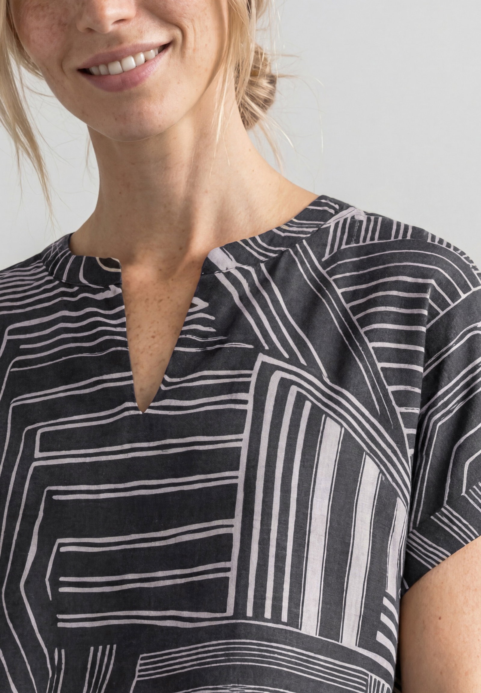 LTD QR printed mat-mix shirt w, darkest blue #6