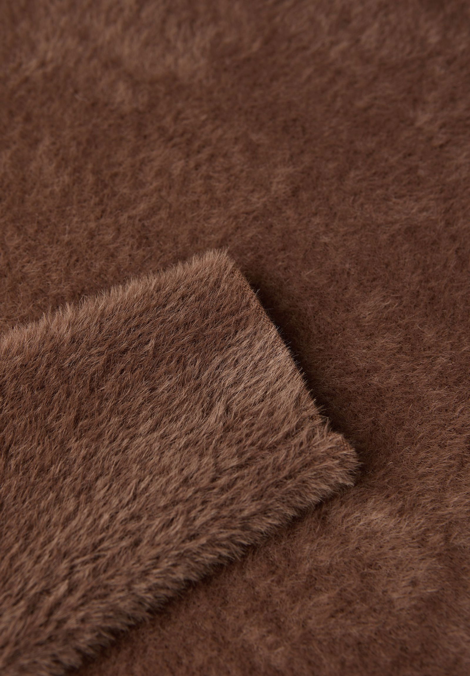 6916c244473a2deabb0ffe39b588718d |  LTD QR_fluffy turtle sweater, hazelnut brown | 36