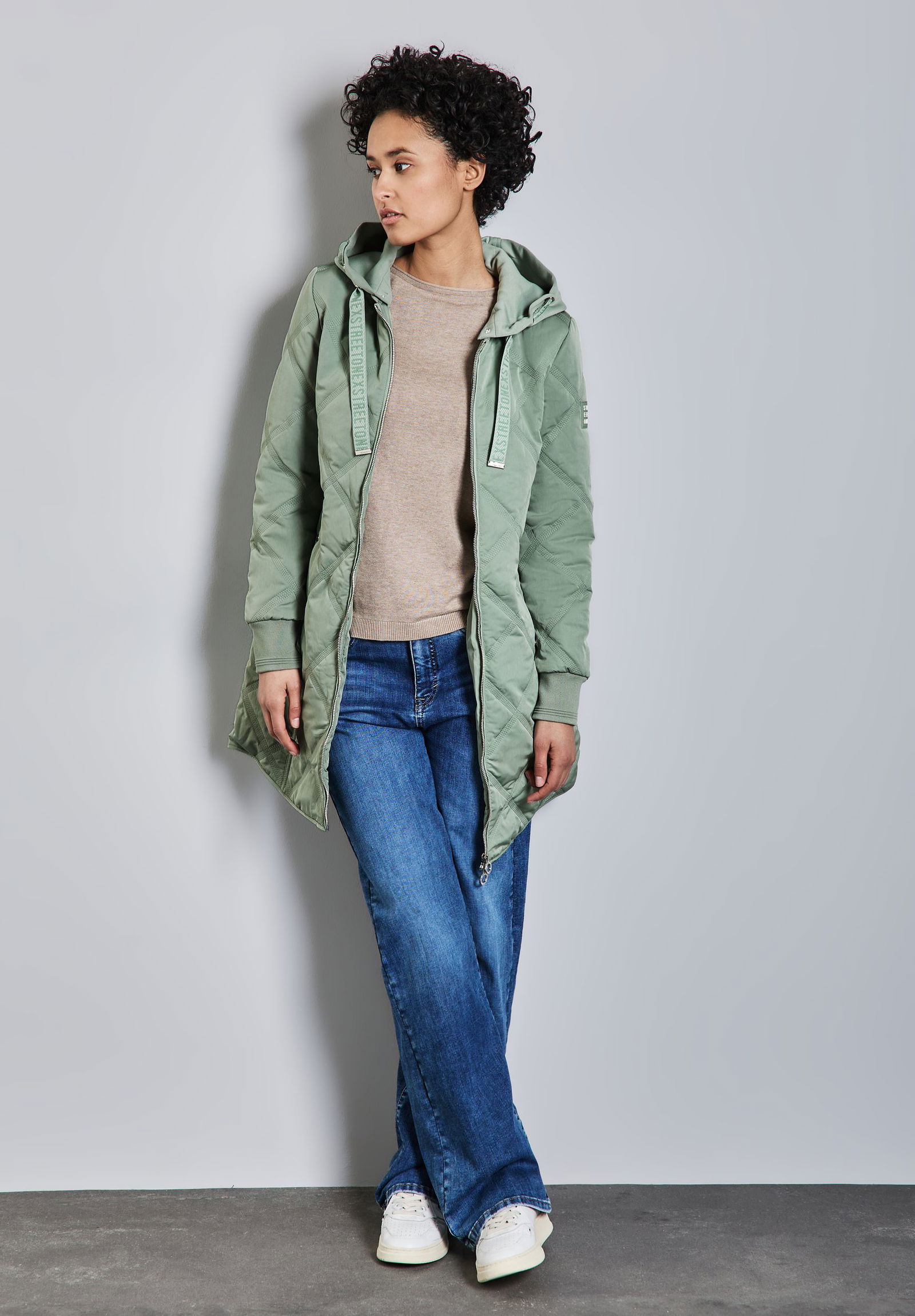  | Jacke mit abnehmbarer Kapuze | 40 | 4565_16022