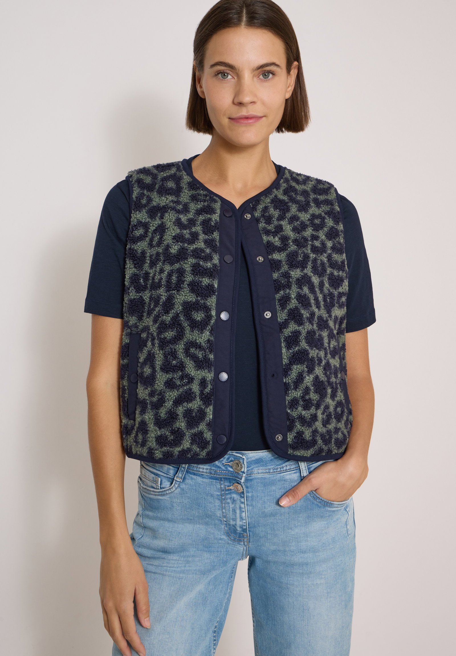 TOS AOP Matmix Teddy Vest, dried olive green #7