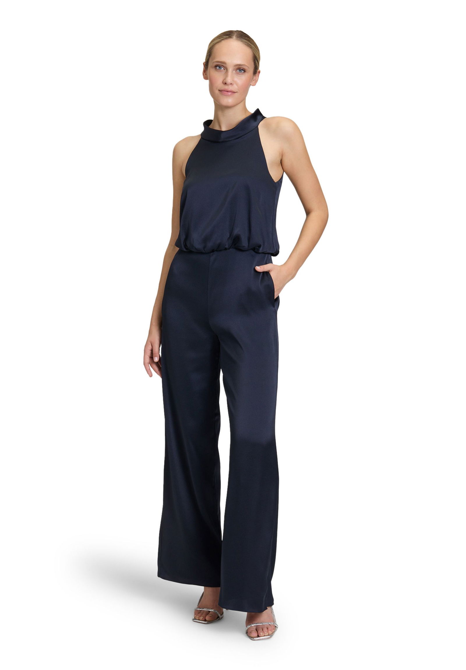 V by Vera Mont |  V by Vera Mont Overall  | 40 | turf