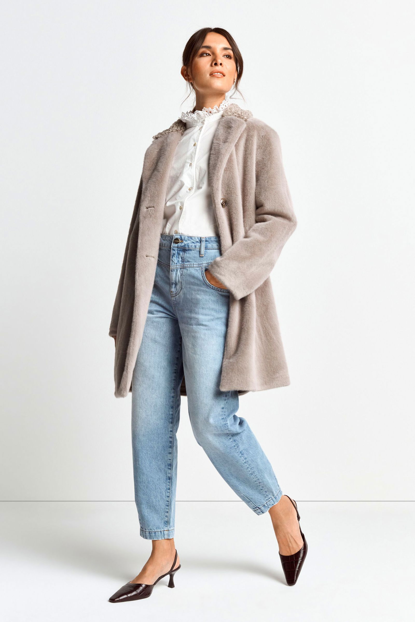 b61254bb3b2663672f99b63610d4d533 Rich & Royal |  Faux fur coat | 38
