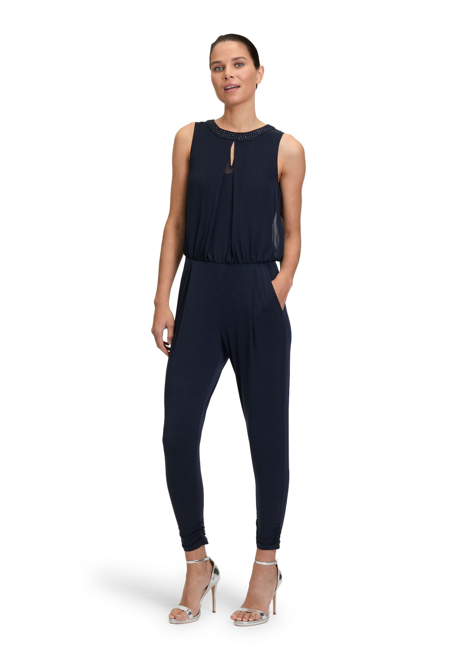6560b80499771d488bc948854d9a34b1 Vera Mont |  Vera Mont Overall  | 38 | night sky