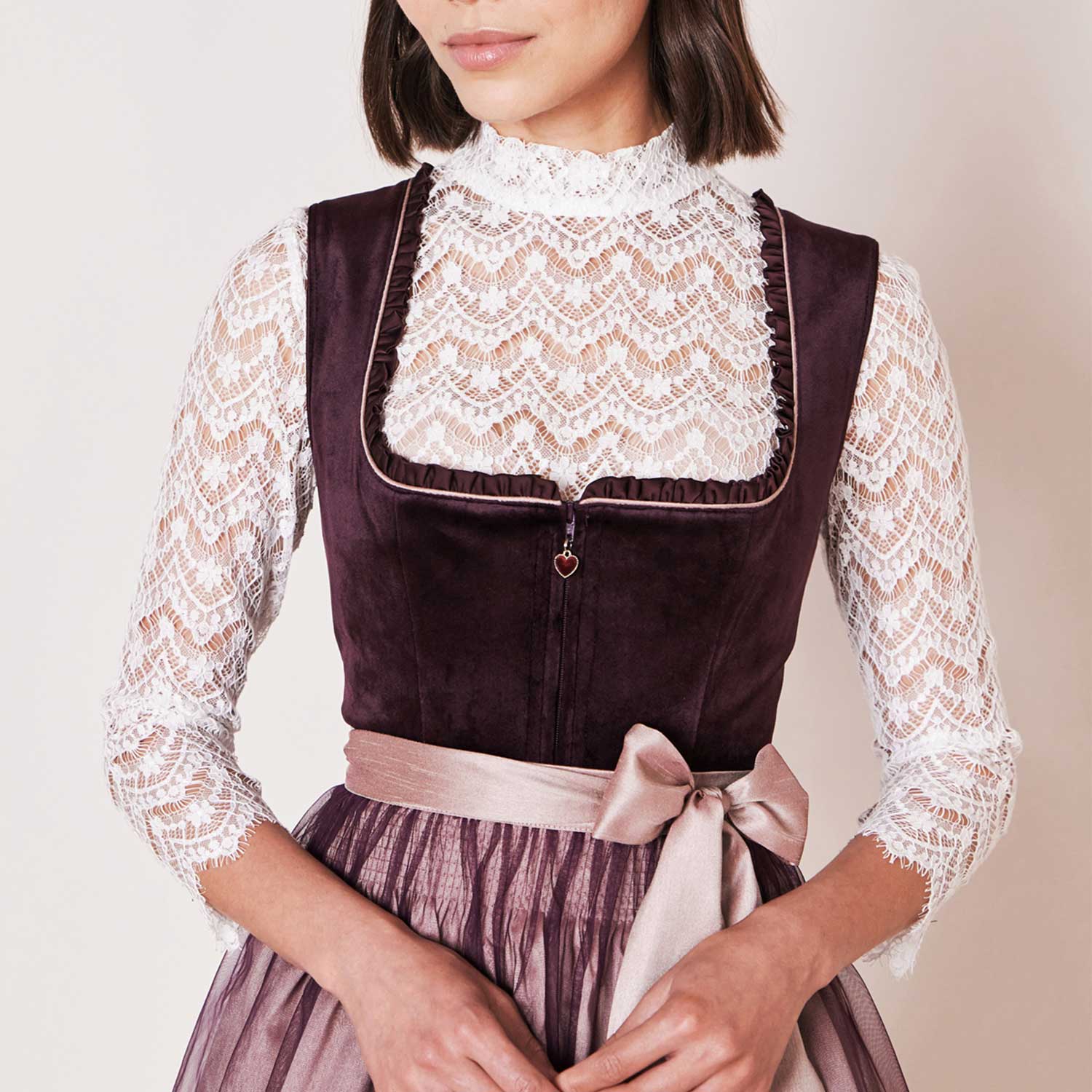 Trachtenmode-Trachtenbluse-modehaus-heinze-modehausheinze-trachten-dirndl-krueger-dirndl-damentrachten