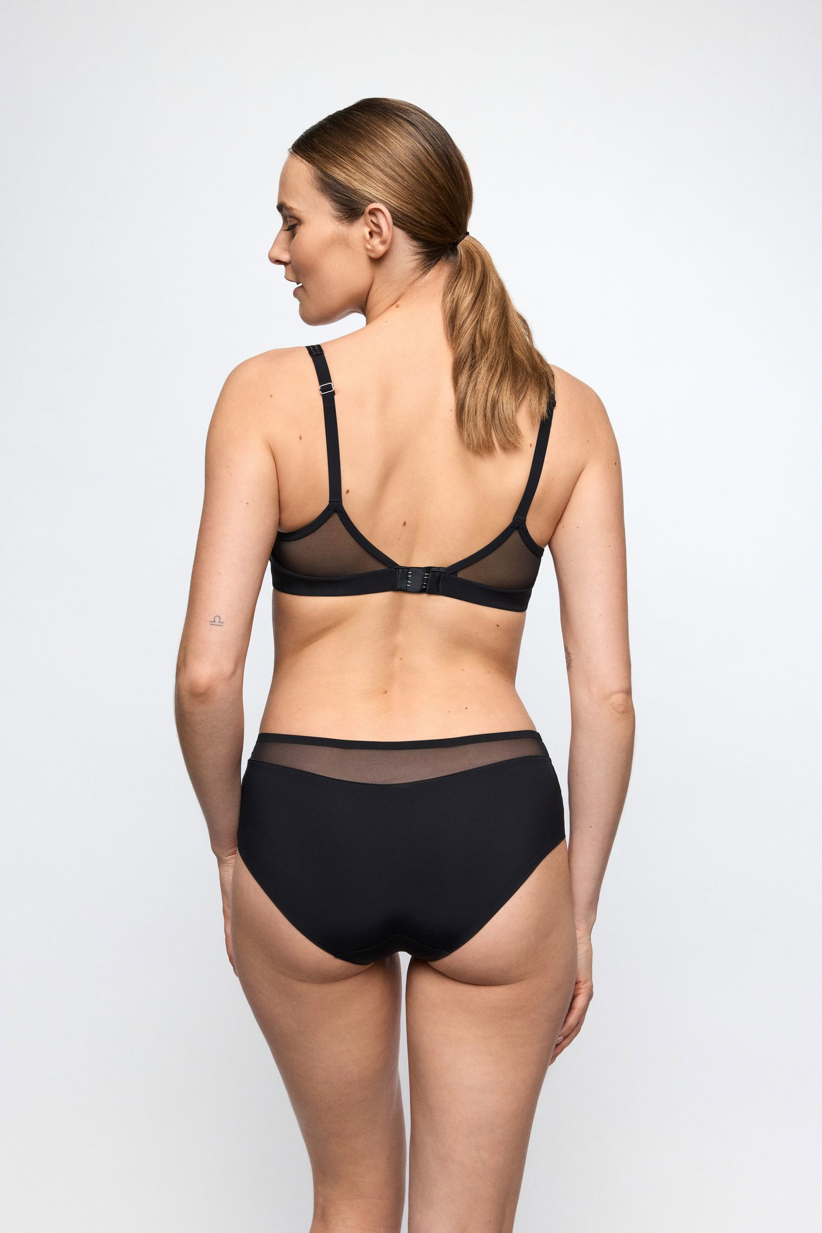 Marie Jo |  Marie Jo Short "Louie" | 44 | schwarz