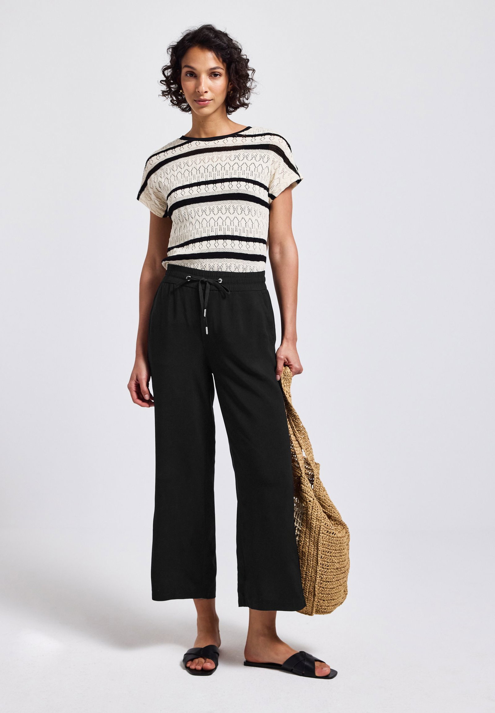 1cae3020ce8a5cbe1765452003069c61 | Wide Leg Hose | 44/26 | black