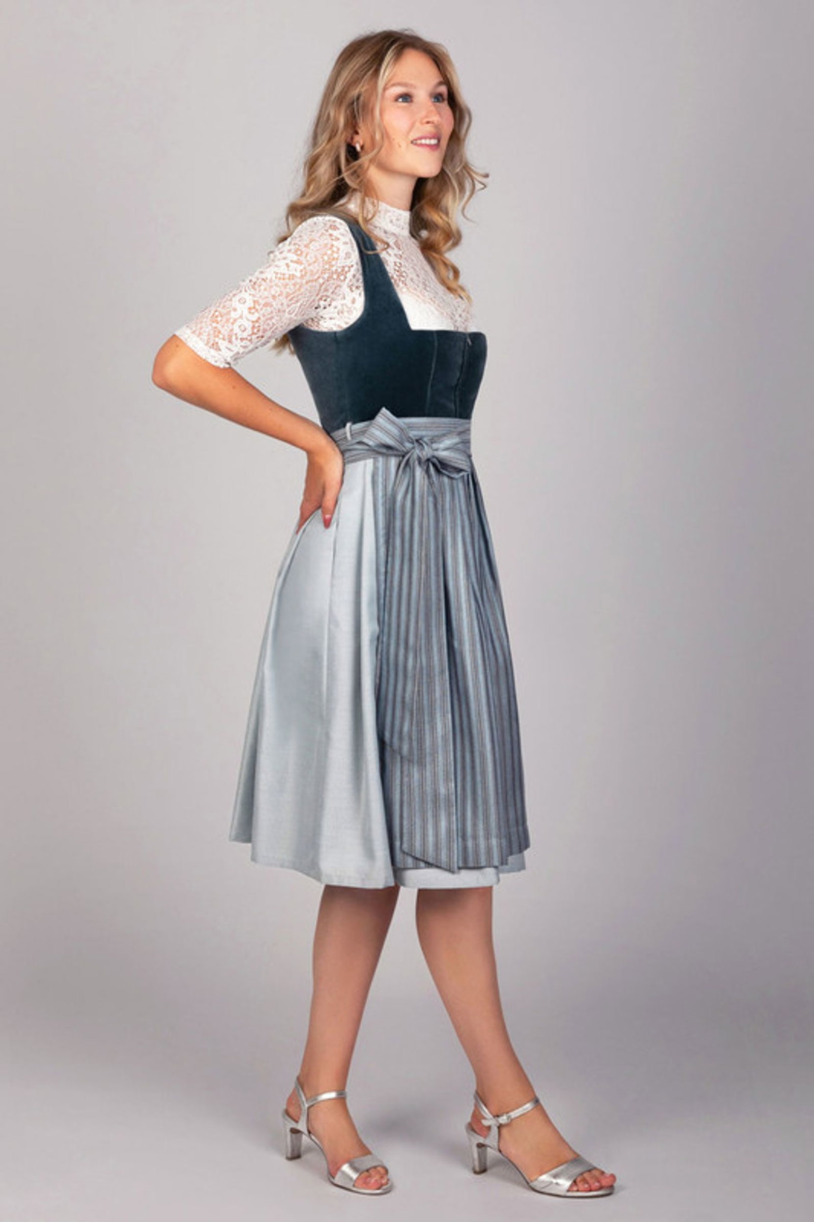 Edelnice Dirndl "Veronika" #1