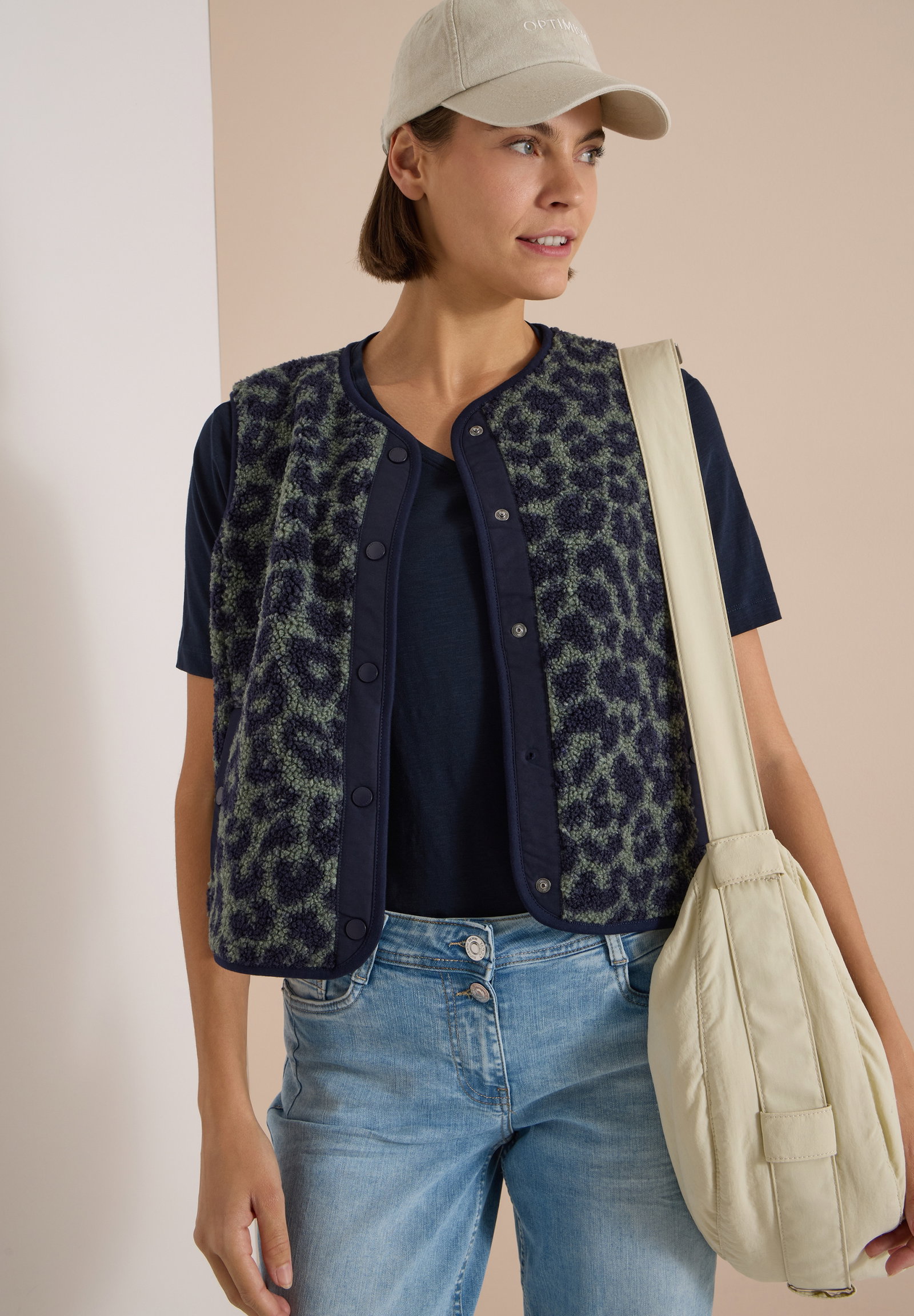 TOS AOP Matmix Teddy Vest, dried olive green #3
