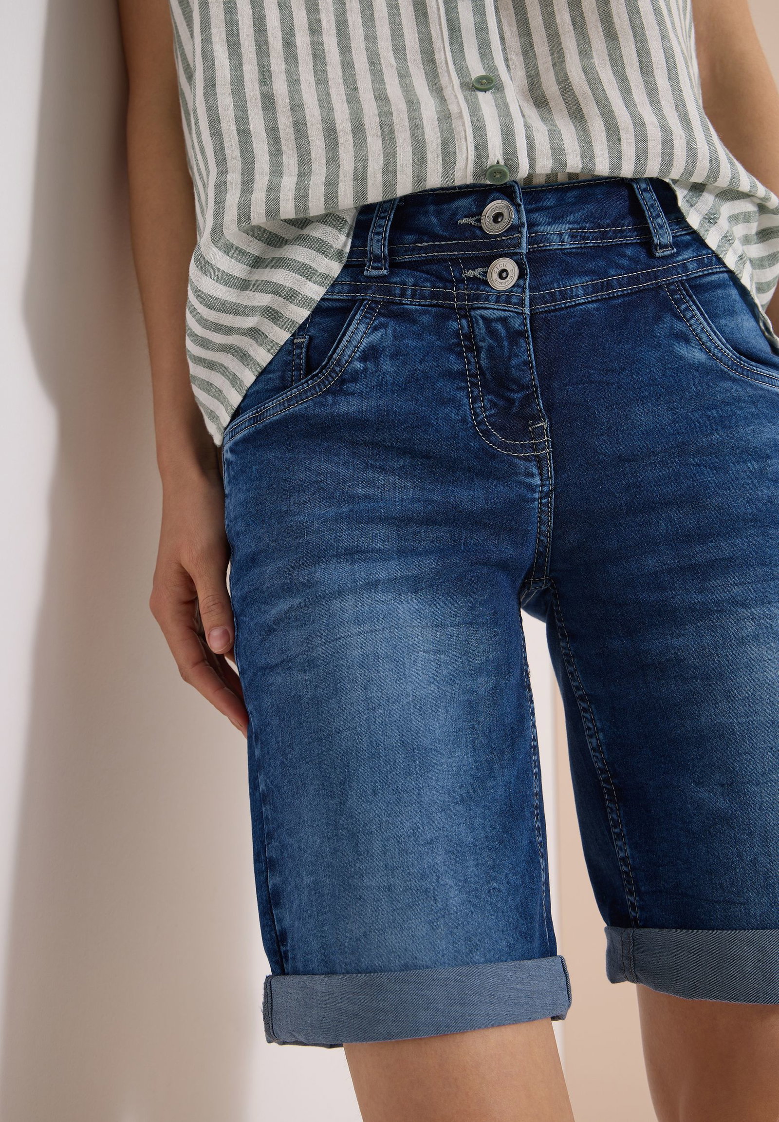 CECIL |  CECIL Shorts  | 34 | mid blue used wash