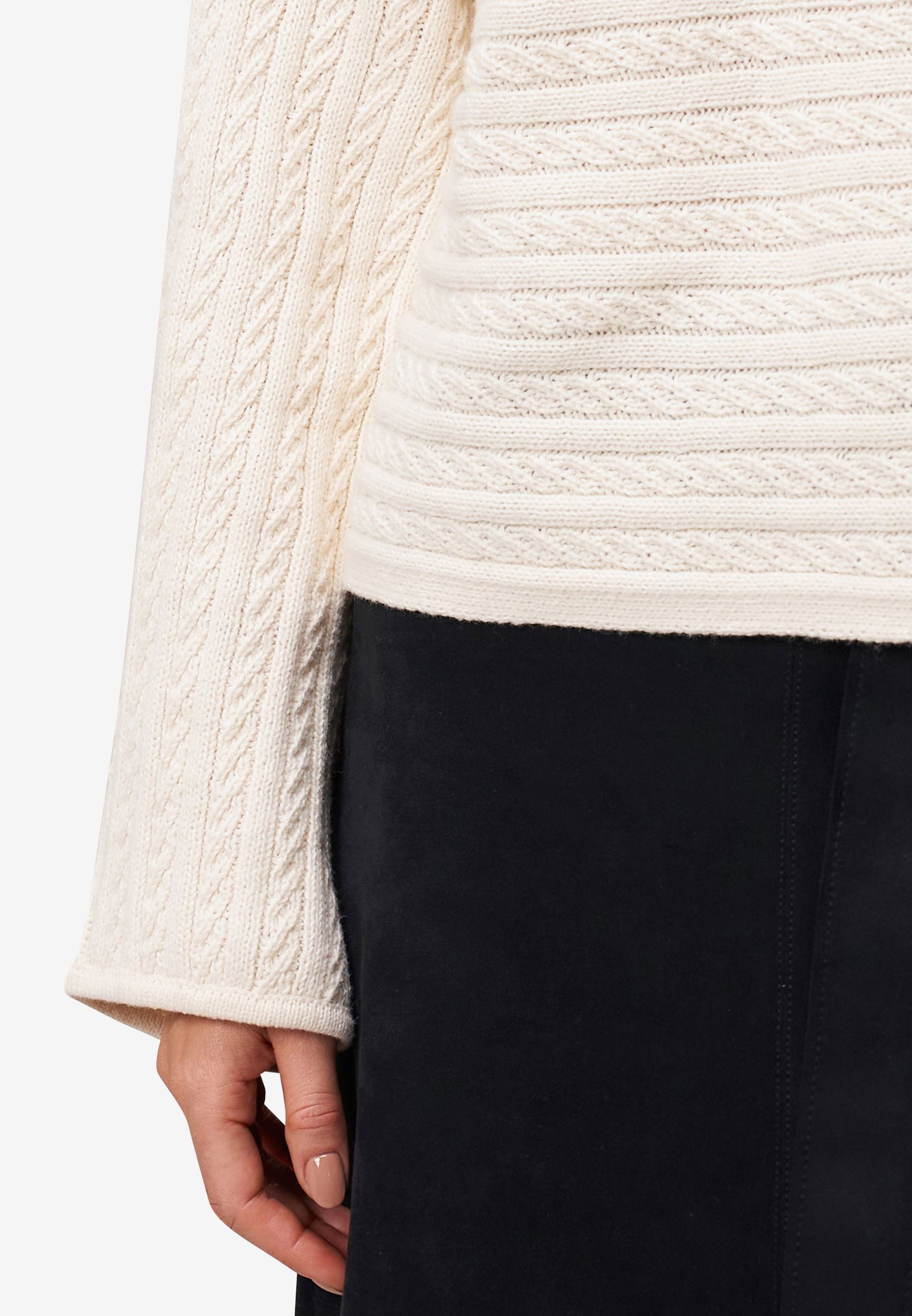 Zero |  Zero Pullover  | M | eggnog