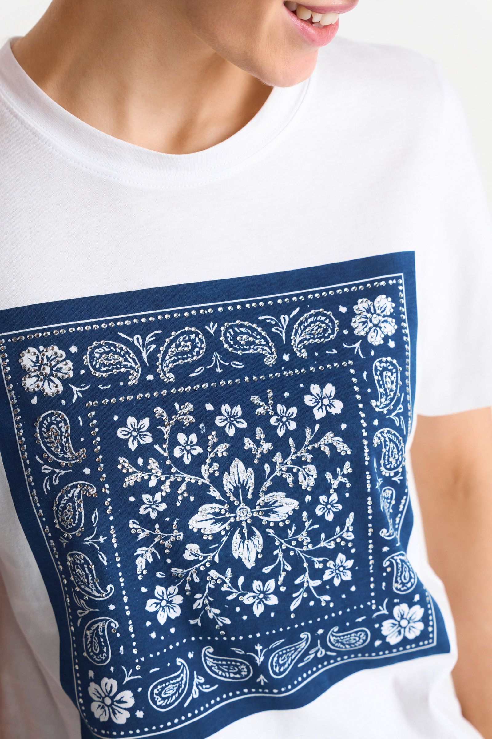 Elegant Fit T-Shirt Bandana Print, white #5