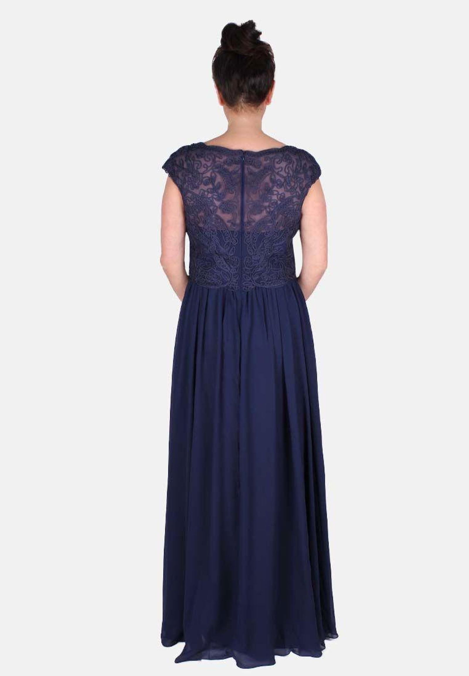21f840542b191b0240911bf4daaaf73a Luxuar Langes Kleid