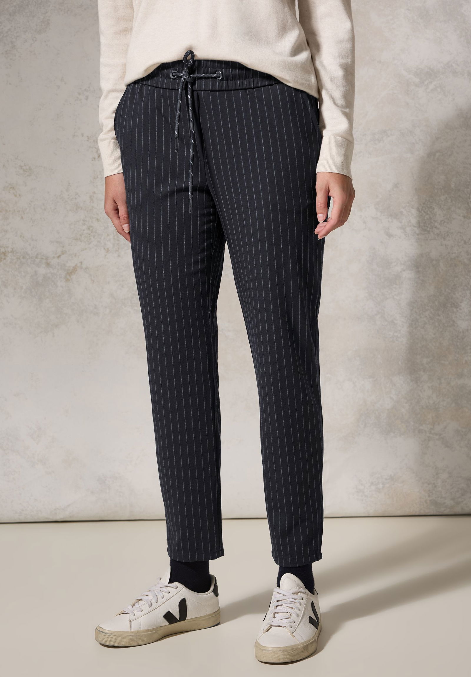 d743cd06f347d930e95adf7b0240a2c1  |  Hose im Nadelstreifen-Look | 11231_26135