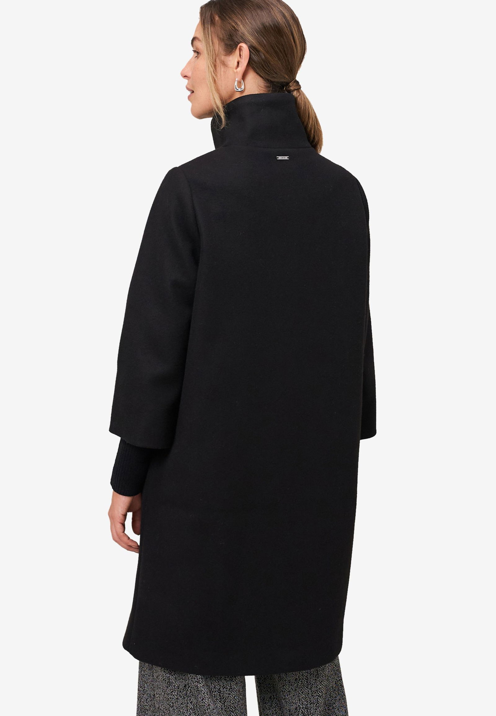 Zero |  Zero Mantel | 36 | black beauty