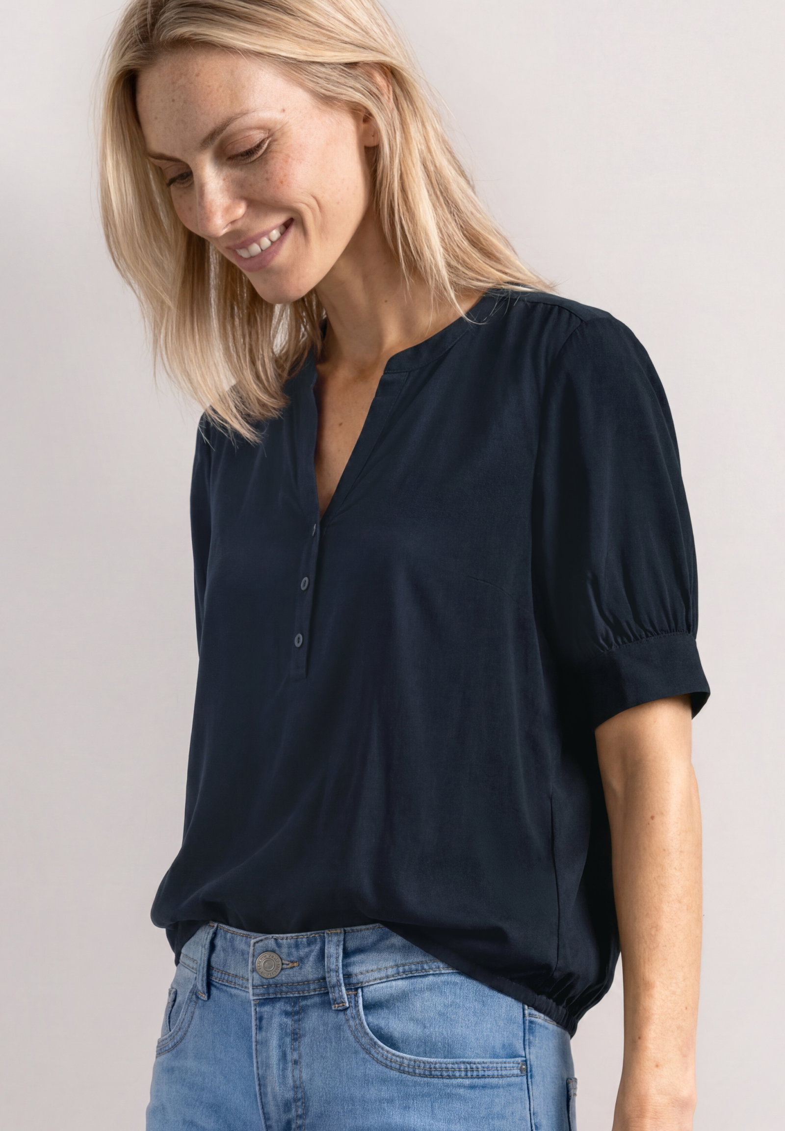 LTD QR Splitneck blouse w gath, darkest blue #3