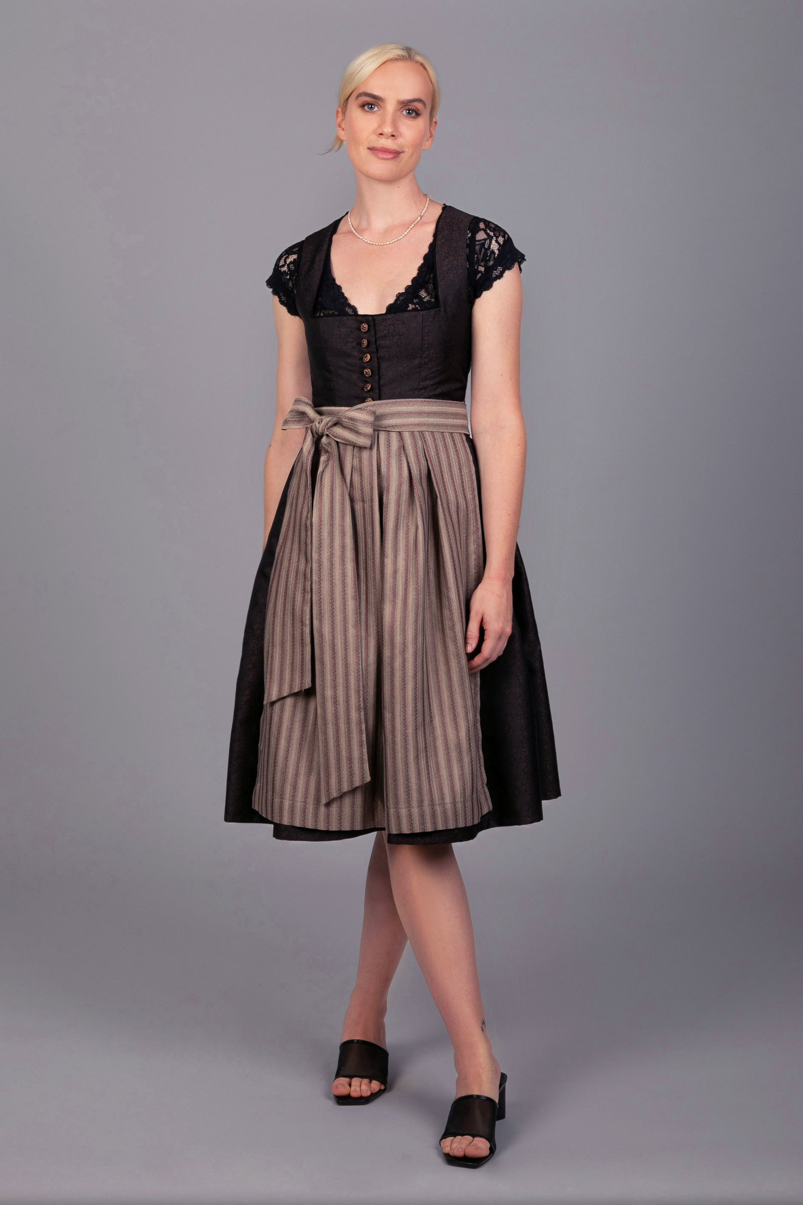 Edelnice Dirndl Mididirndl Dorothea in Schwarz und Gold #1
