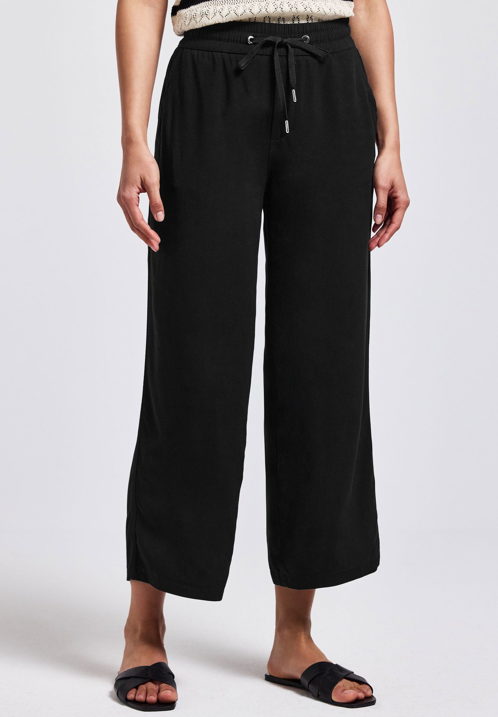 e98487f5eb52616455f6f1e392b5ad3b | Wide Leg Hose | 44/26 | black
