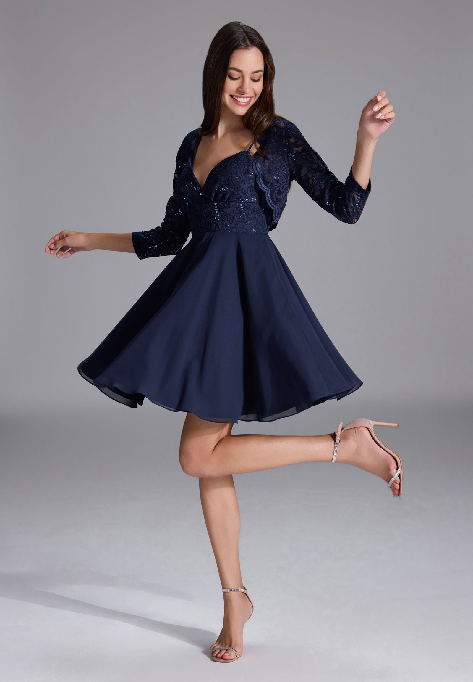 |  Bolero aus Spitze mit Bogenkante, navy | 32 | navy