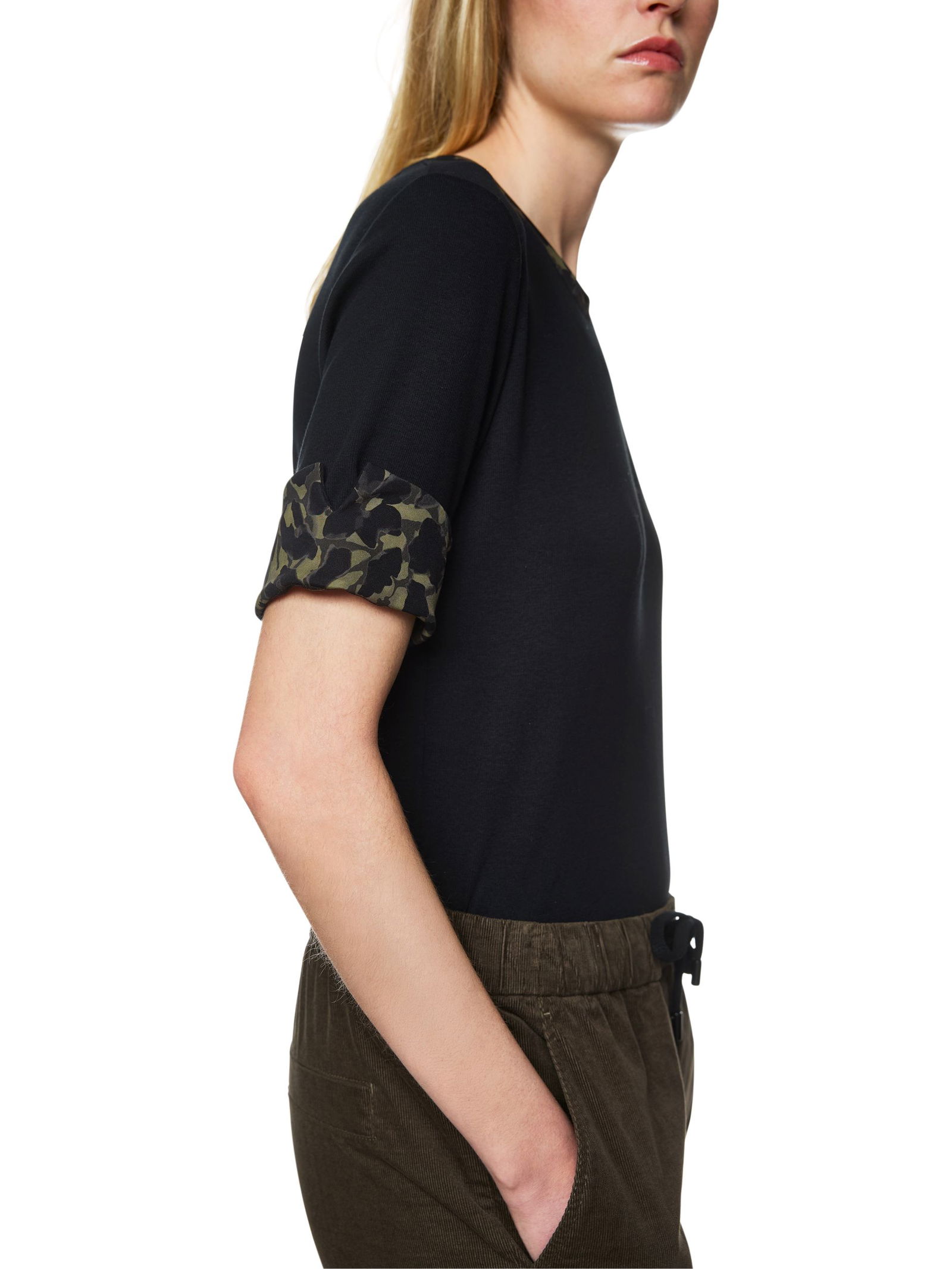  | T-Shirt, black | 42 | black