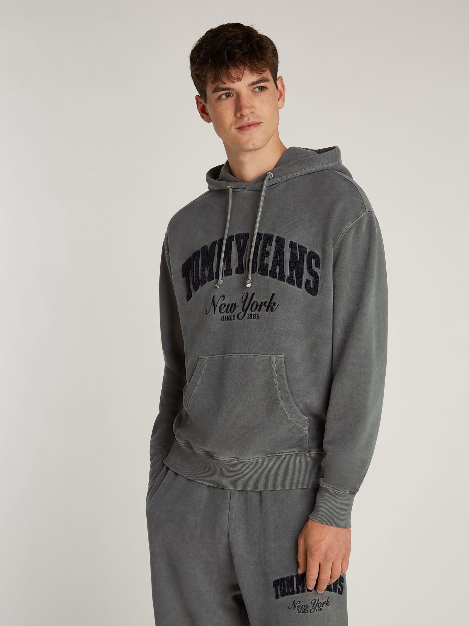 eb6c1b23299850fb3e36ef65b68f0c26  |  TJM RLX VINTAGE VARSITY HOODIE | XL | black