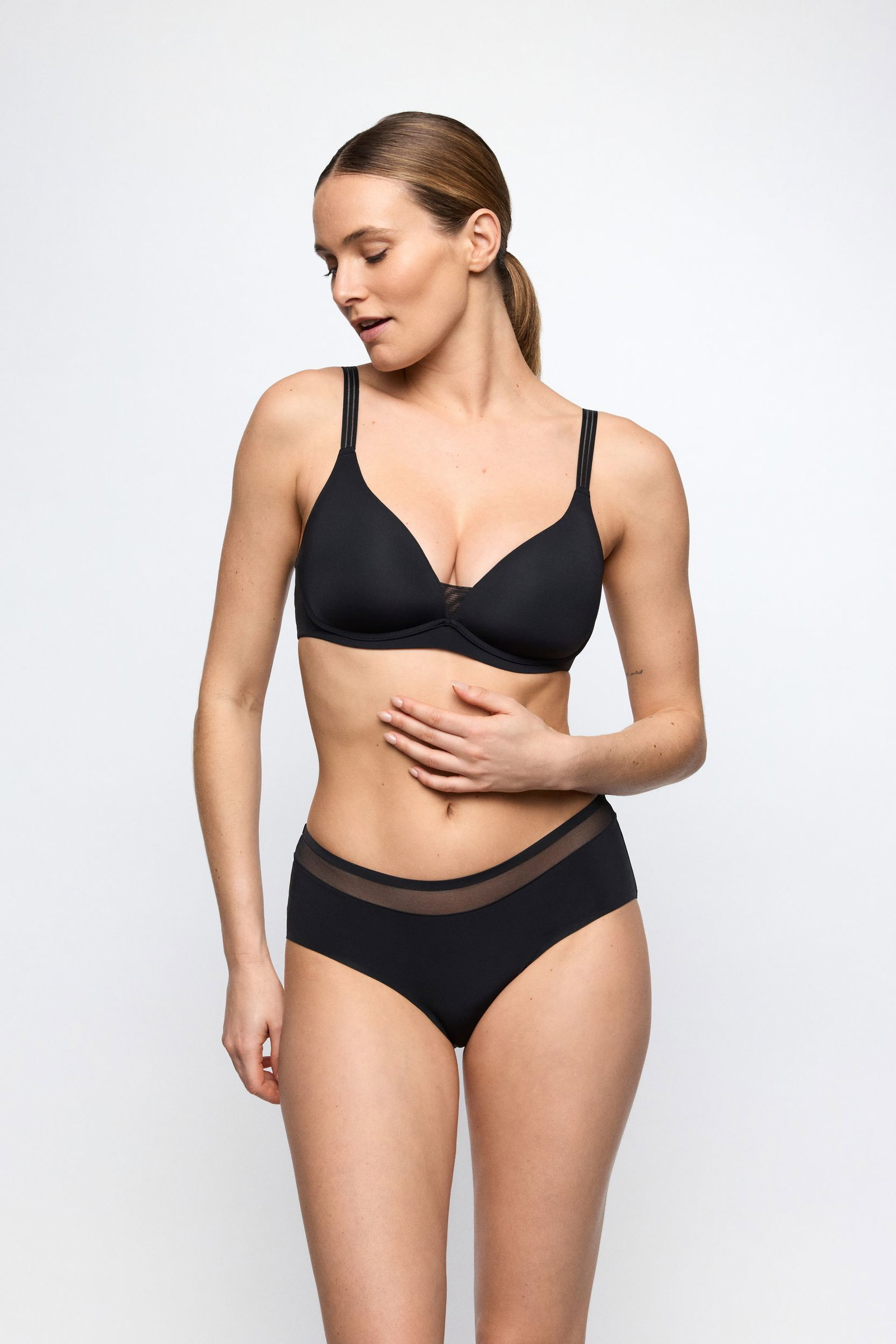 Marie Jo |  Marie Jo Short "Louie" | 44 | schwarz