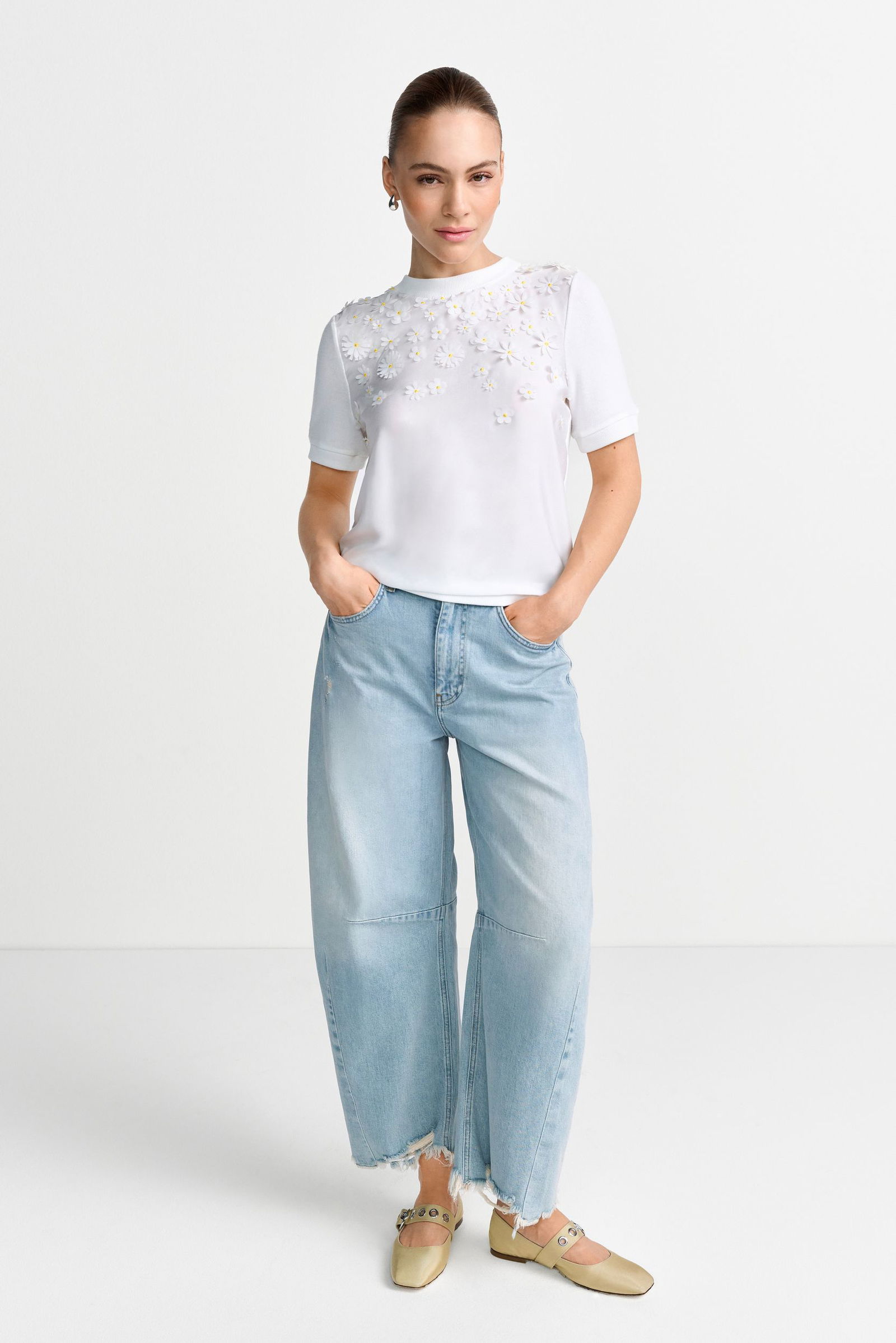 |  Knit Mat Mix T-Shirt with Flower Ap, pearl white | XL | pearl white