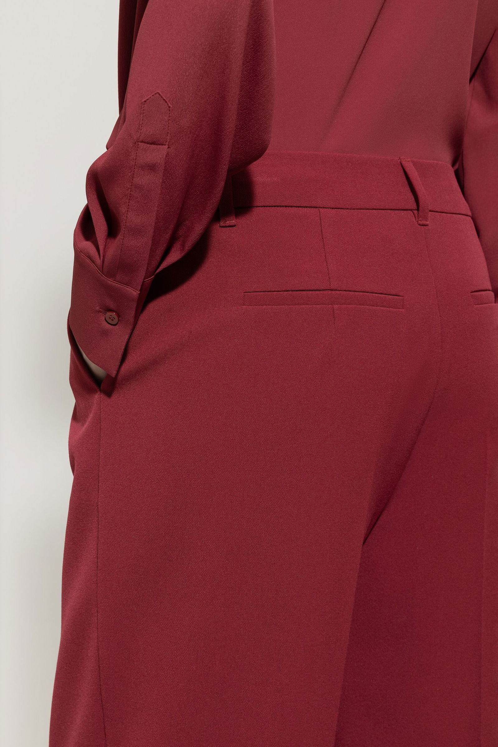  | Hose, berry red | 36 | 1952_472