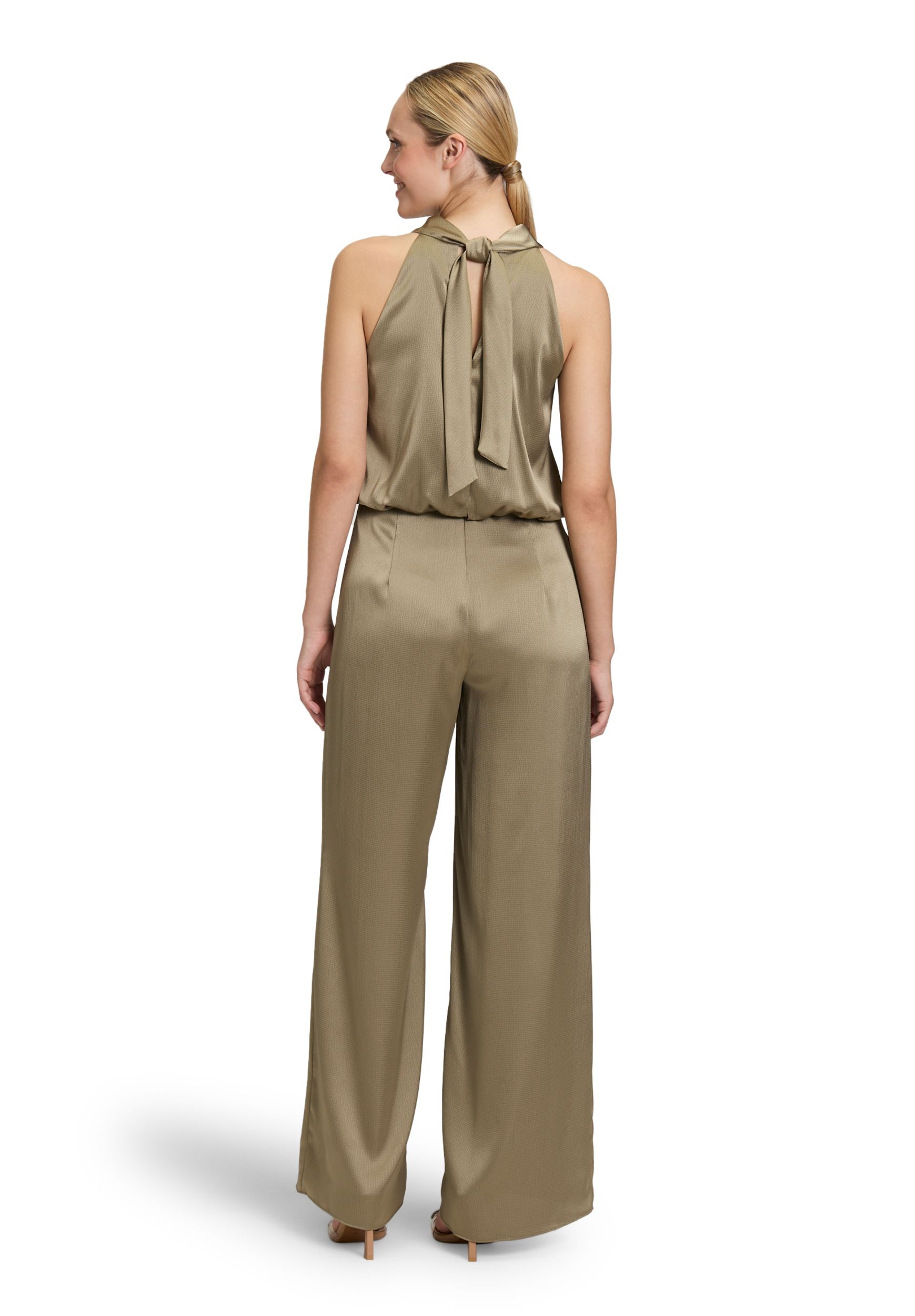 V by Vera Mont |  V by Vera Mont Overall  | 38 | turf