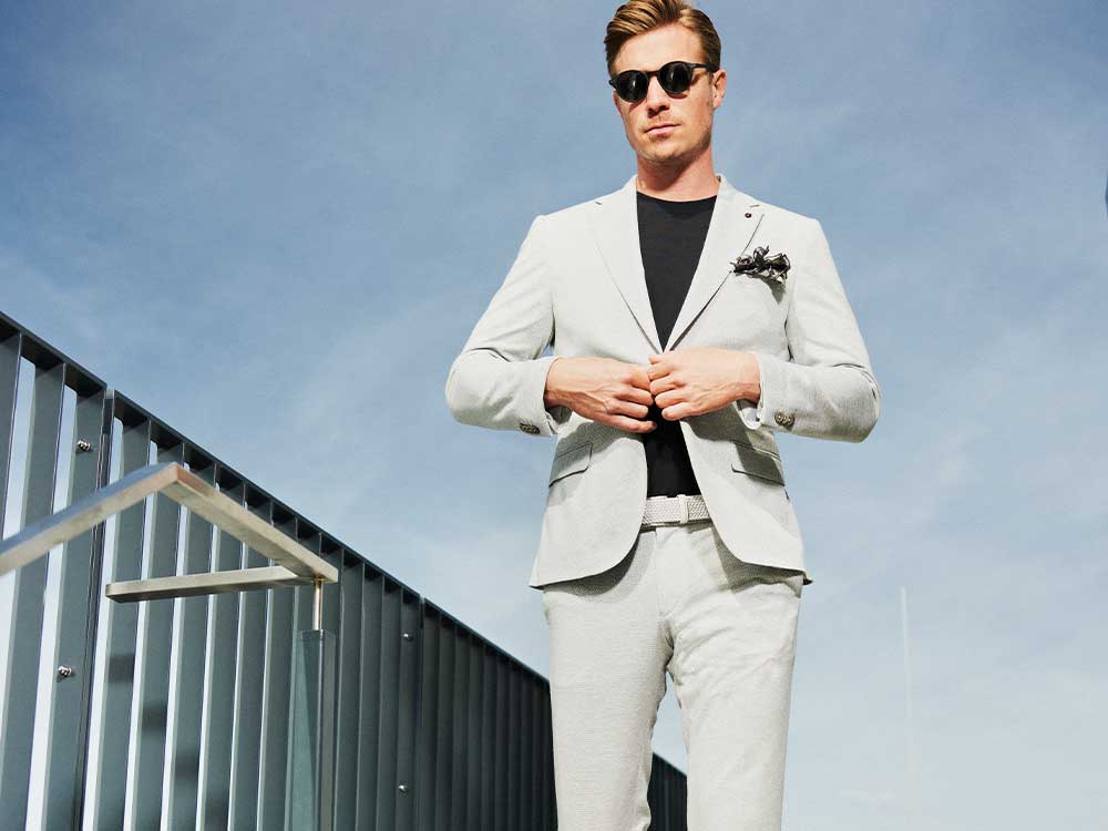 Kategorie-herrenanzuege9-modehausheinze-waldeckfrankenberg-royrobson Herren Cocktail und Partymode Mann im Anzug