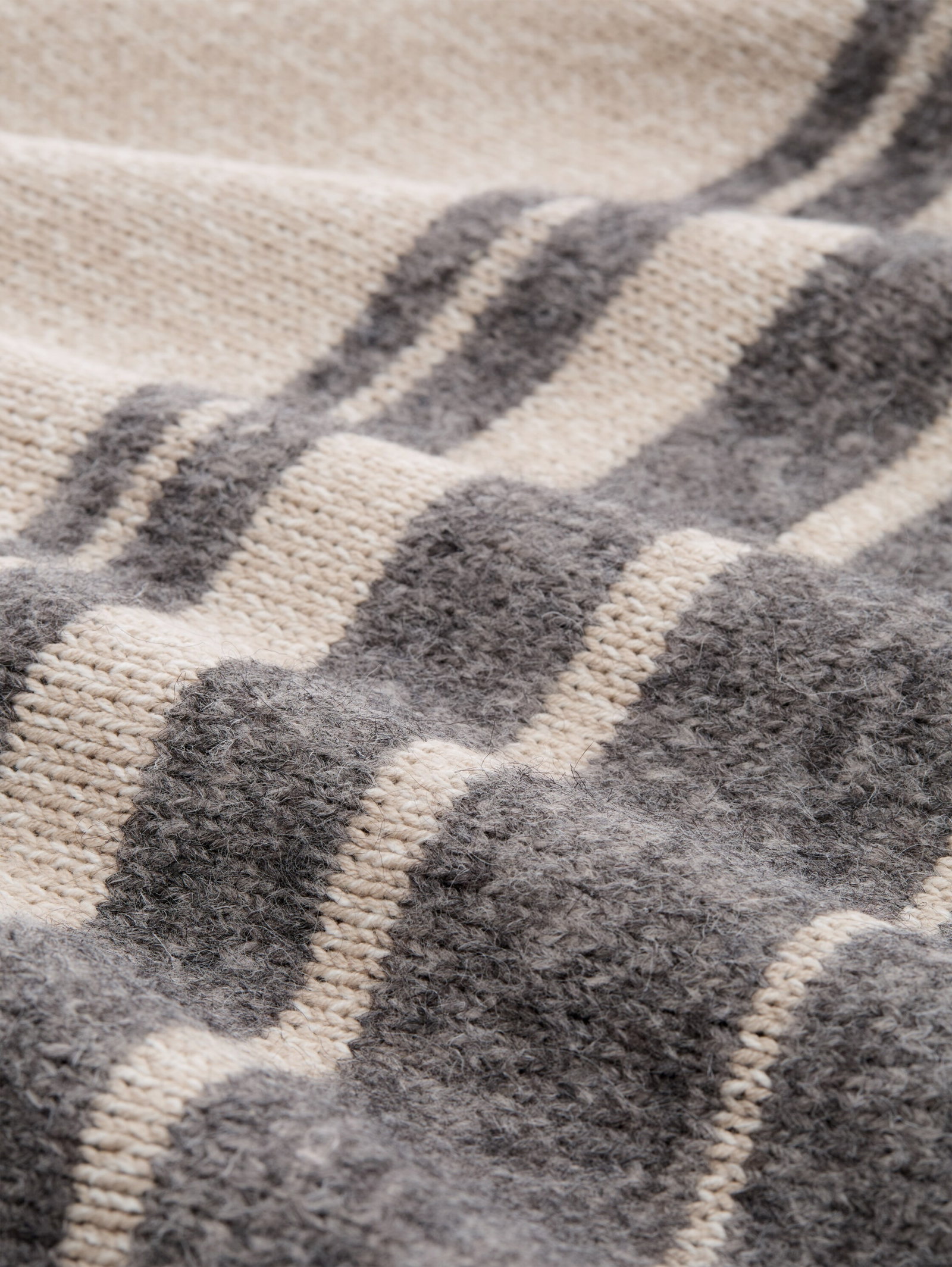 knit striped turtle-neck, beige grey colorflow stripe #2