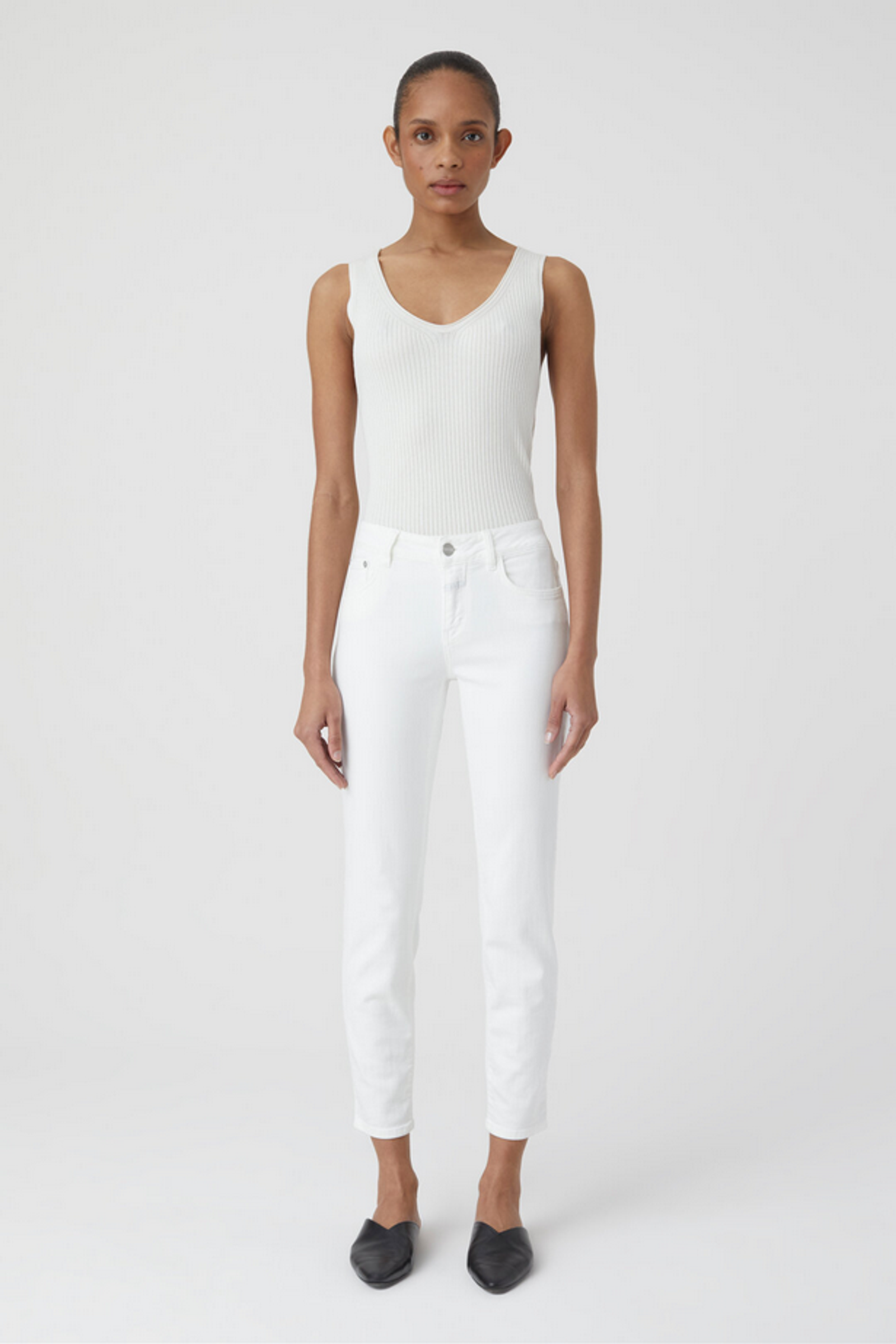2e2c4ec03abe3fe1be597da38a3afdd8 Closed Straight Leg Jeans