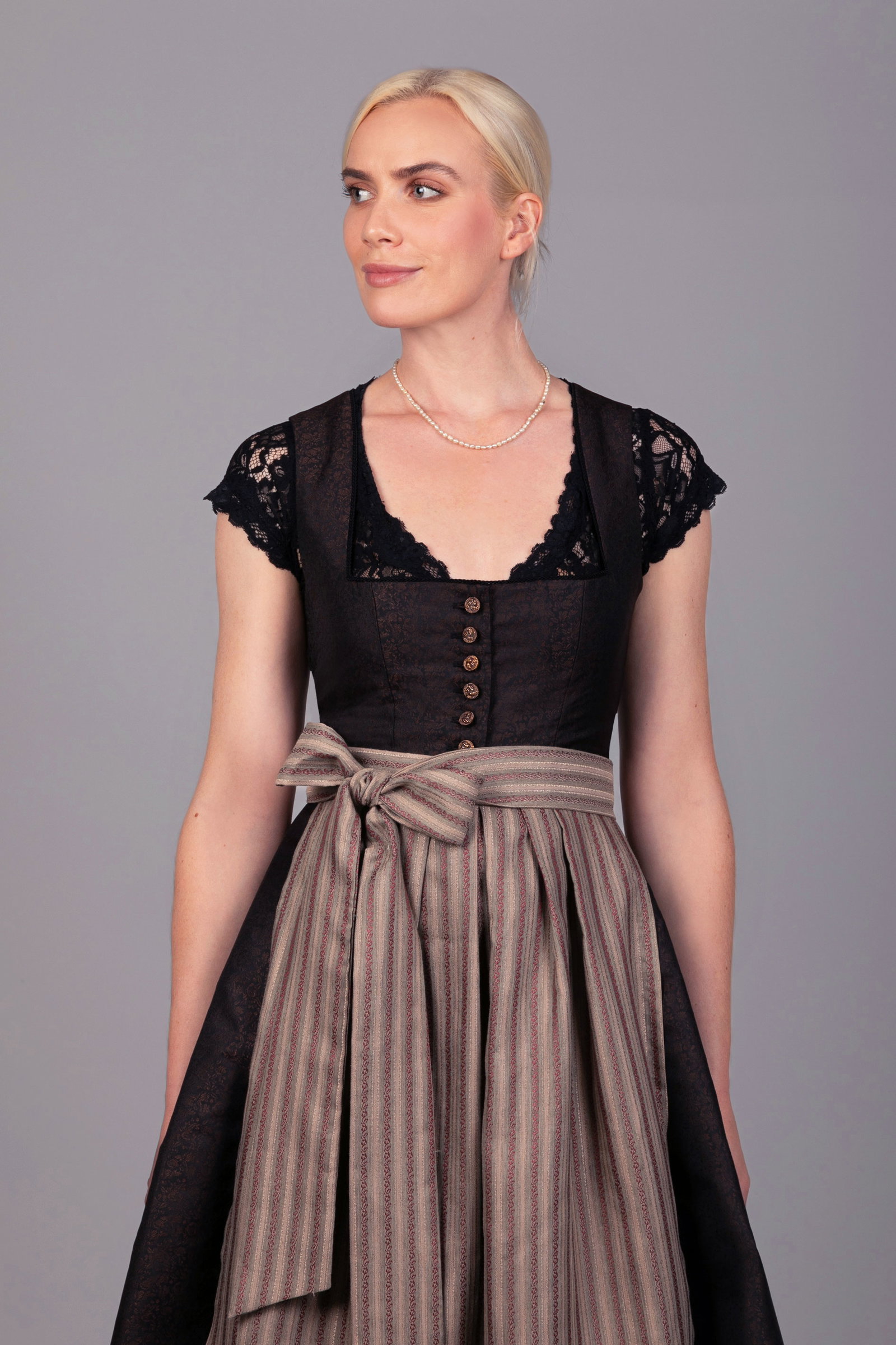 Edelnice Dirndl Mididirndl Dorothea in Schwarz und Gold #3