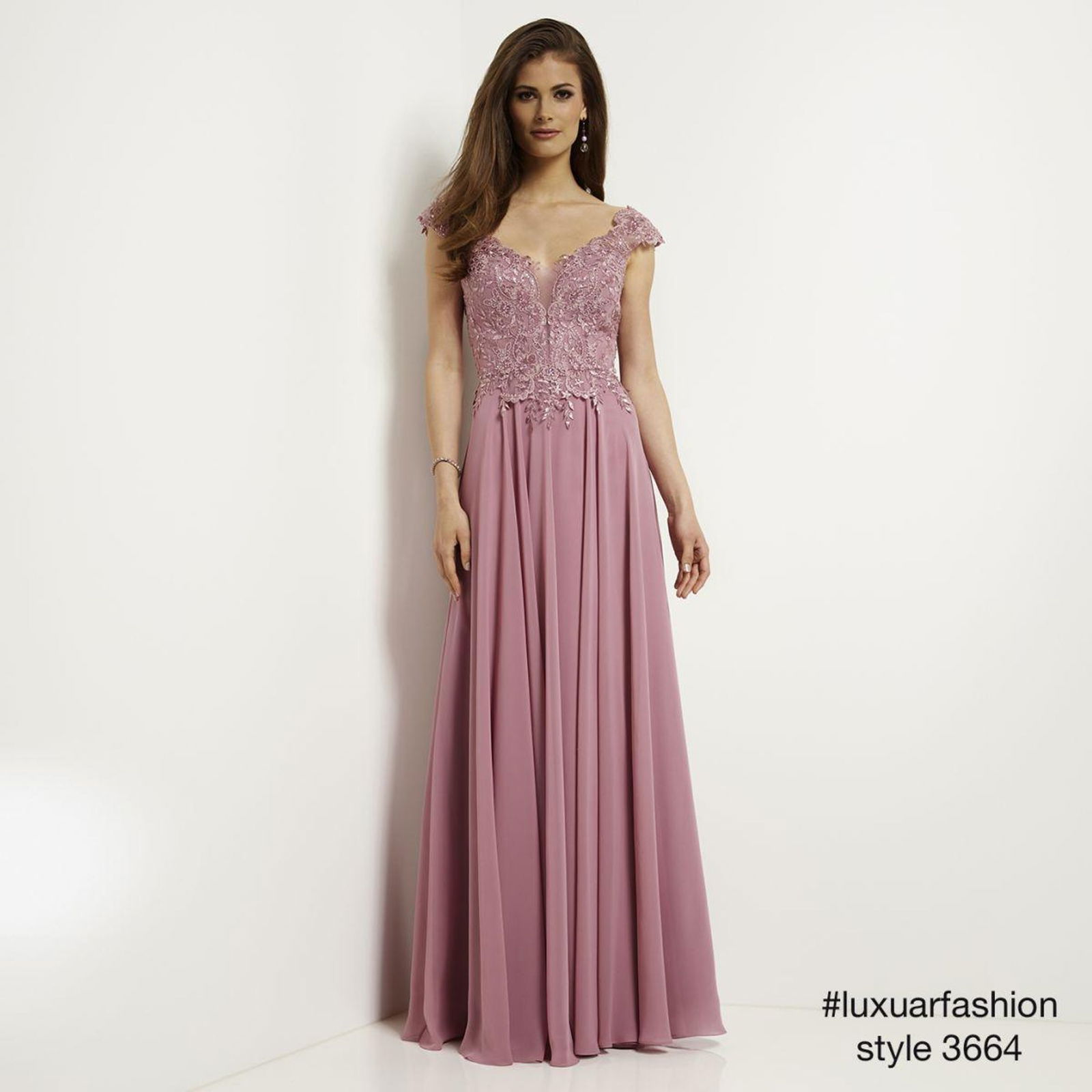 61220388e4af3cd5b1949a82562dfd65 Luxuar Langes Kleid