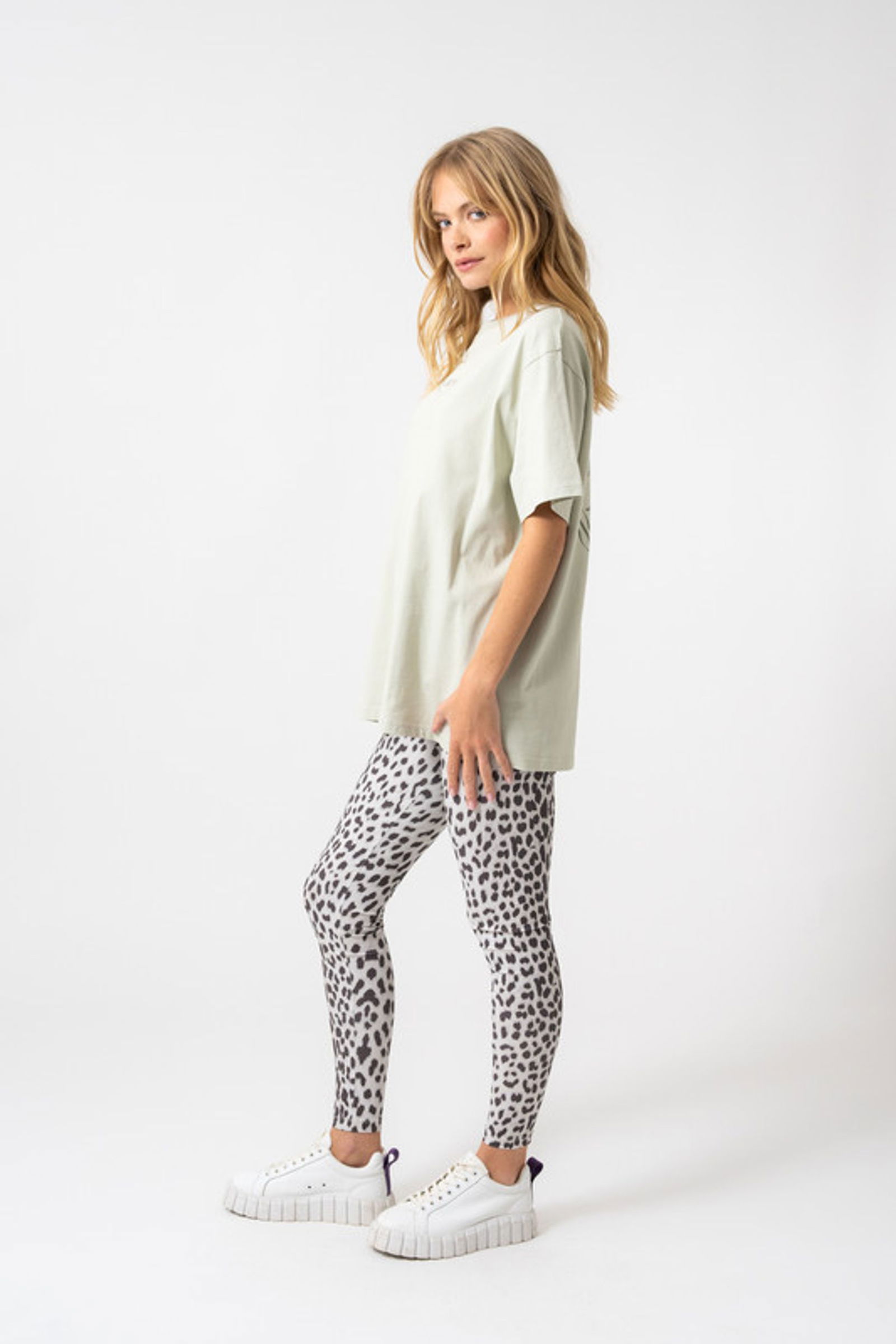 Oh April |  T Shirt | L