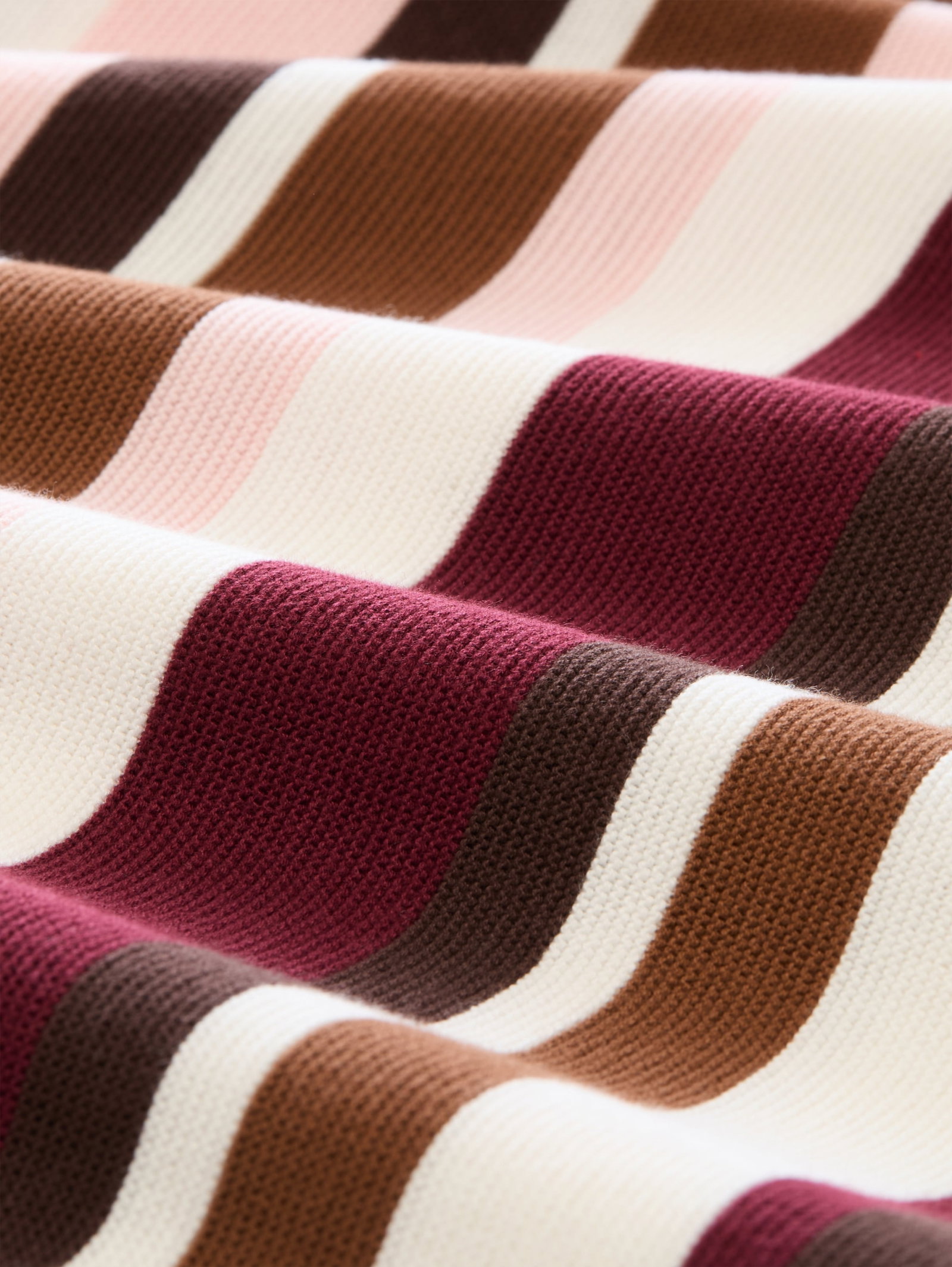 knit structure crewneck, camel brown red stripe #2
